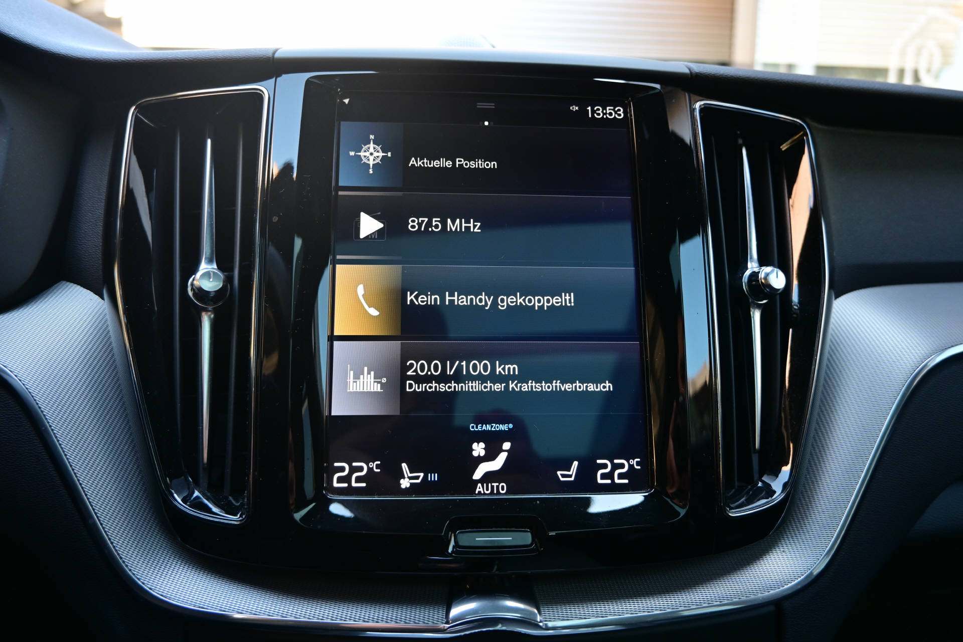 VOLVO XC60 2.0 T8 TE R-Design AWD-image-24