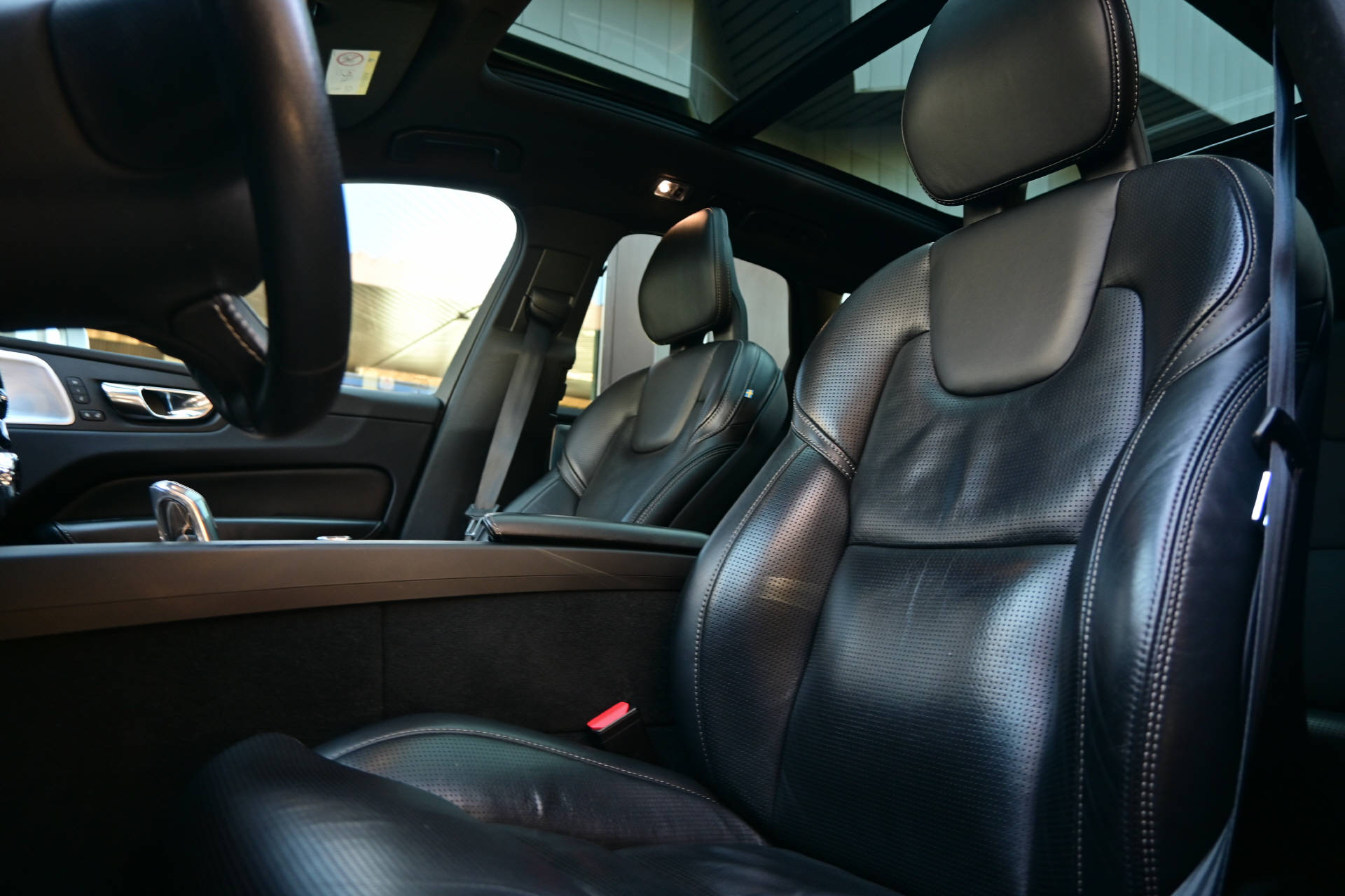 VOLVO XC60 2.0 T8 TE R-Design AWD-image-10