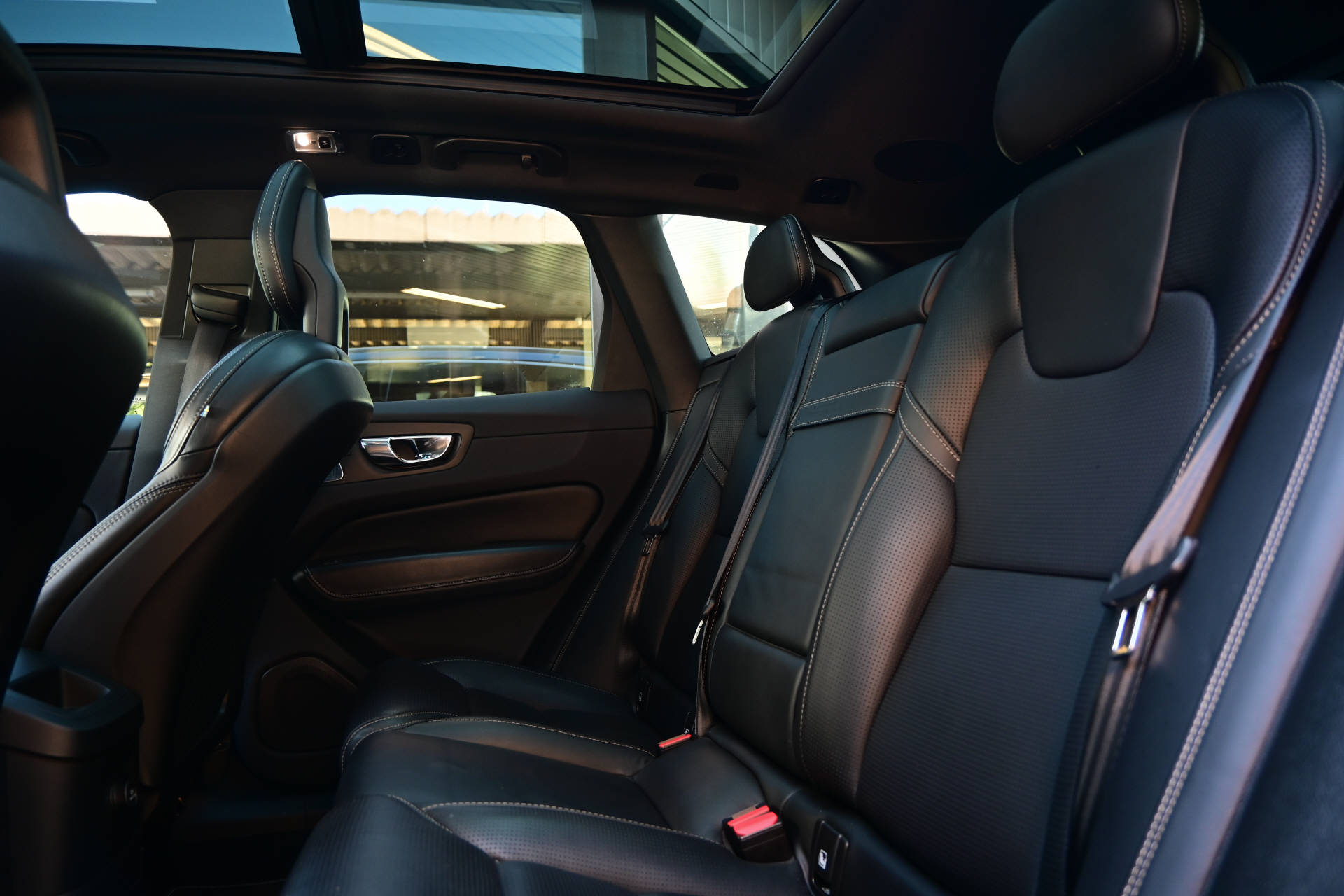 VOLVO XC60 2.0 T8 TE R-Design AWD-image-26