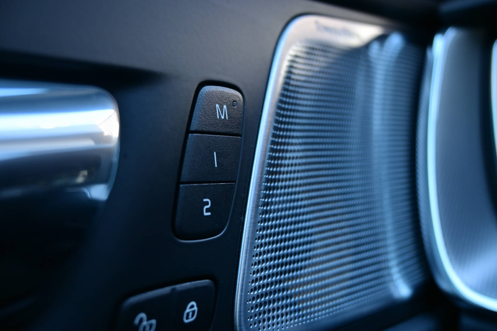 VOLVO XC60 2.0 T8 TE R-Design AWD-image-20