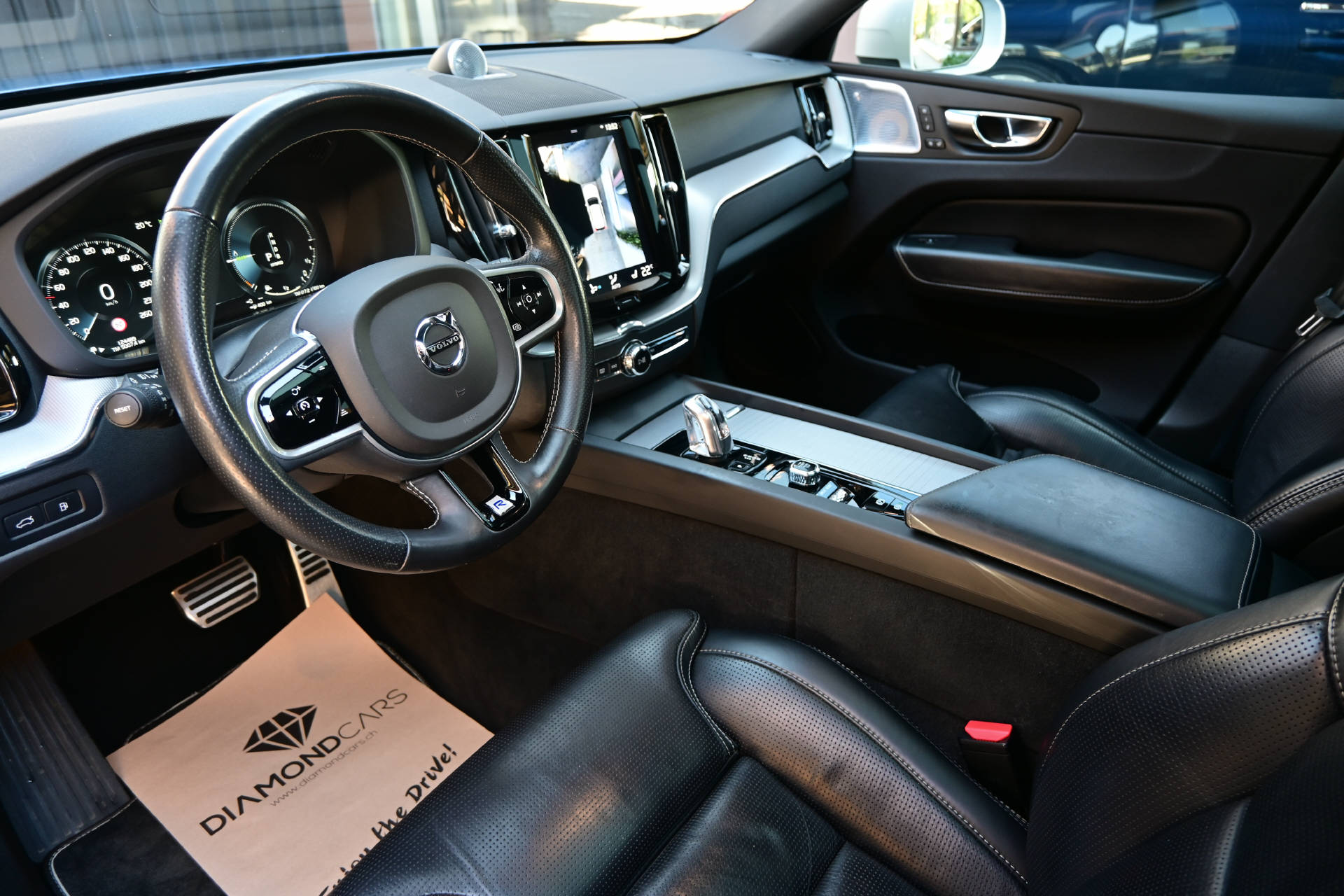 VOLVO XC60 2.0 T8 TE R-Design AWD-image-11