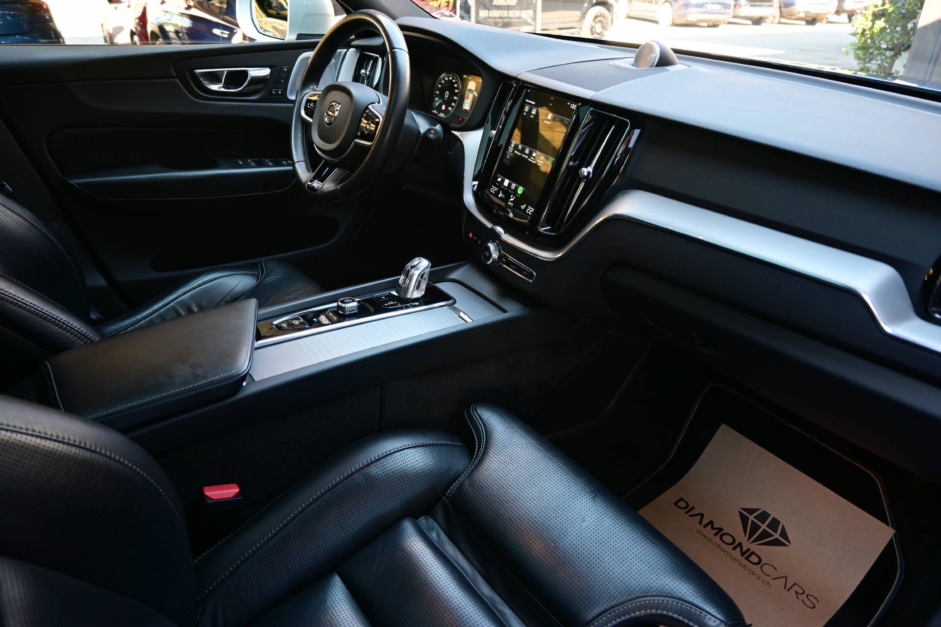 VOLVO XC60 2.0 T8 TE R-Design AWD-image-25