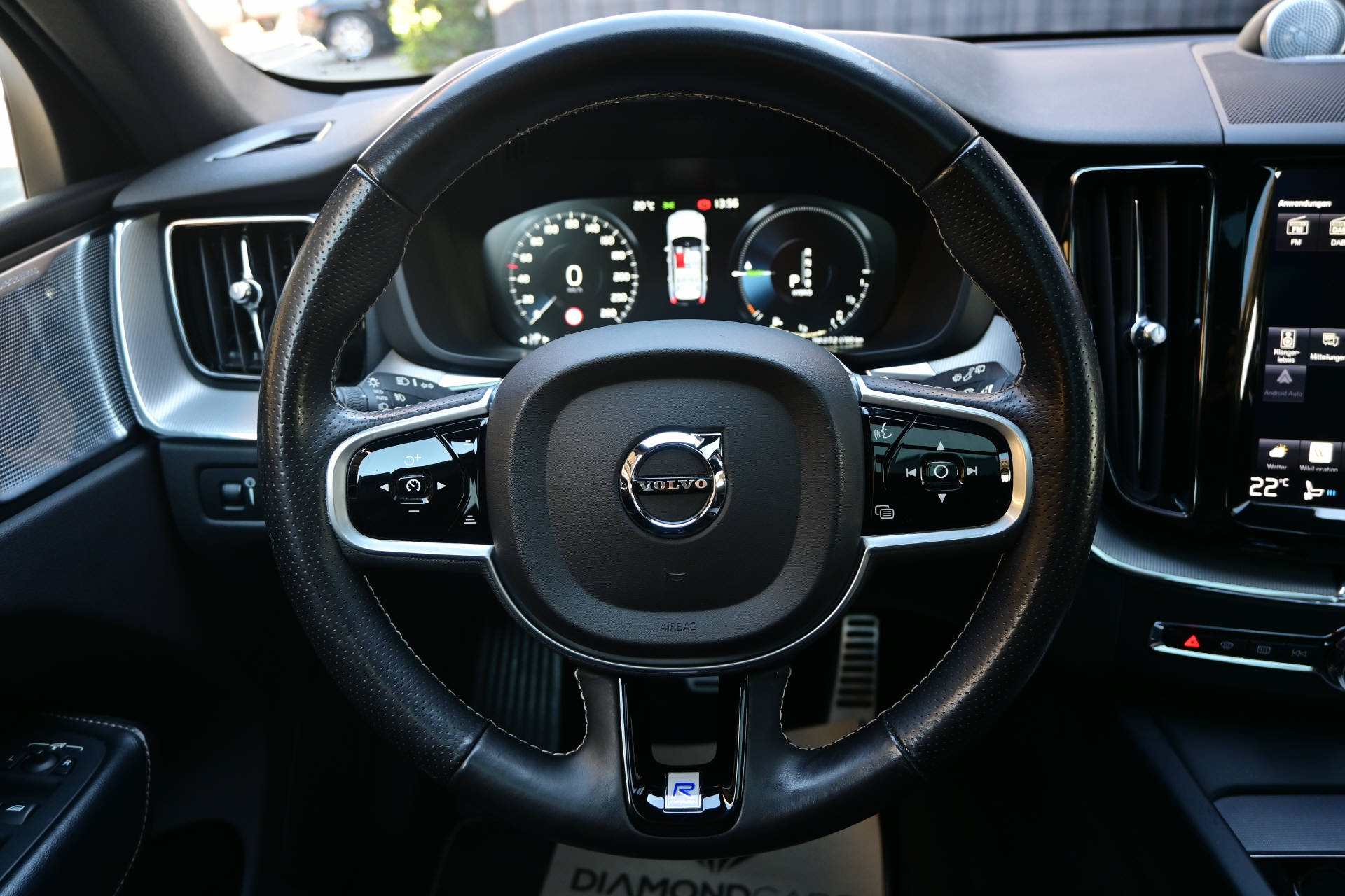 VOLVO XC60 2.0 T8 TE R-Design AWD-image-19