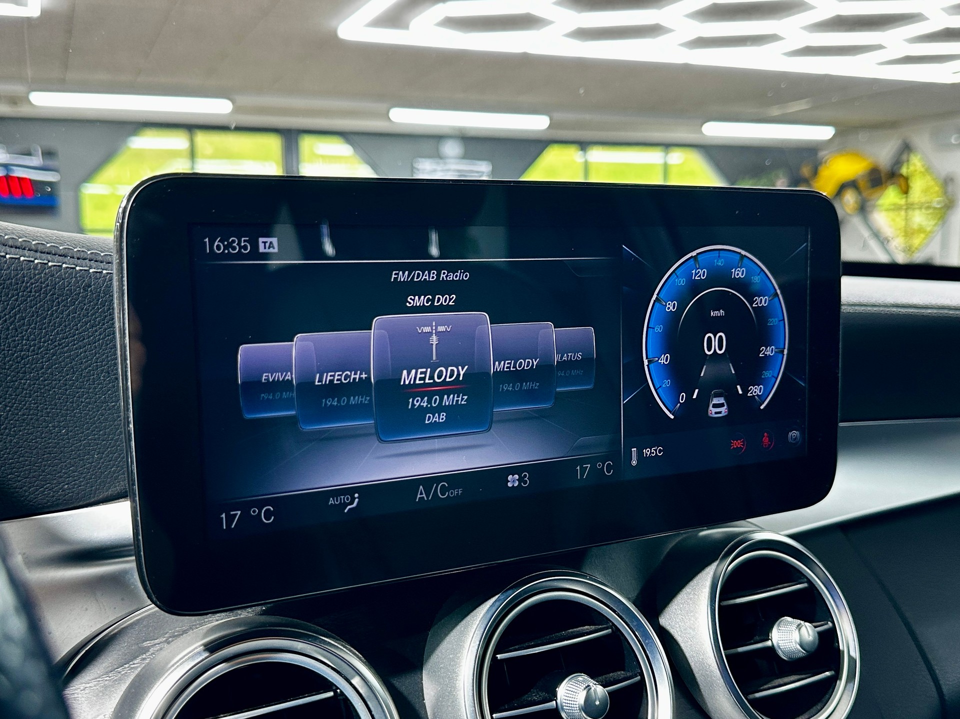 MERCEDES-BENZ C 43 AMG 4Matic 9G-Tronic-image-22