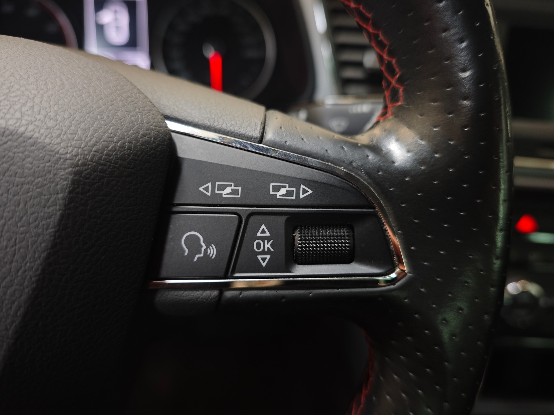 SEAT Leon ST 1.4 TSI FR-image-12