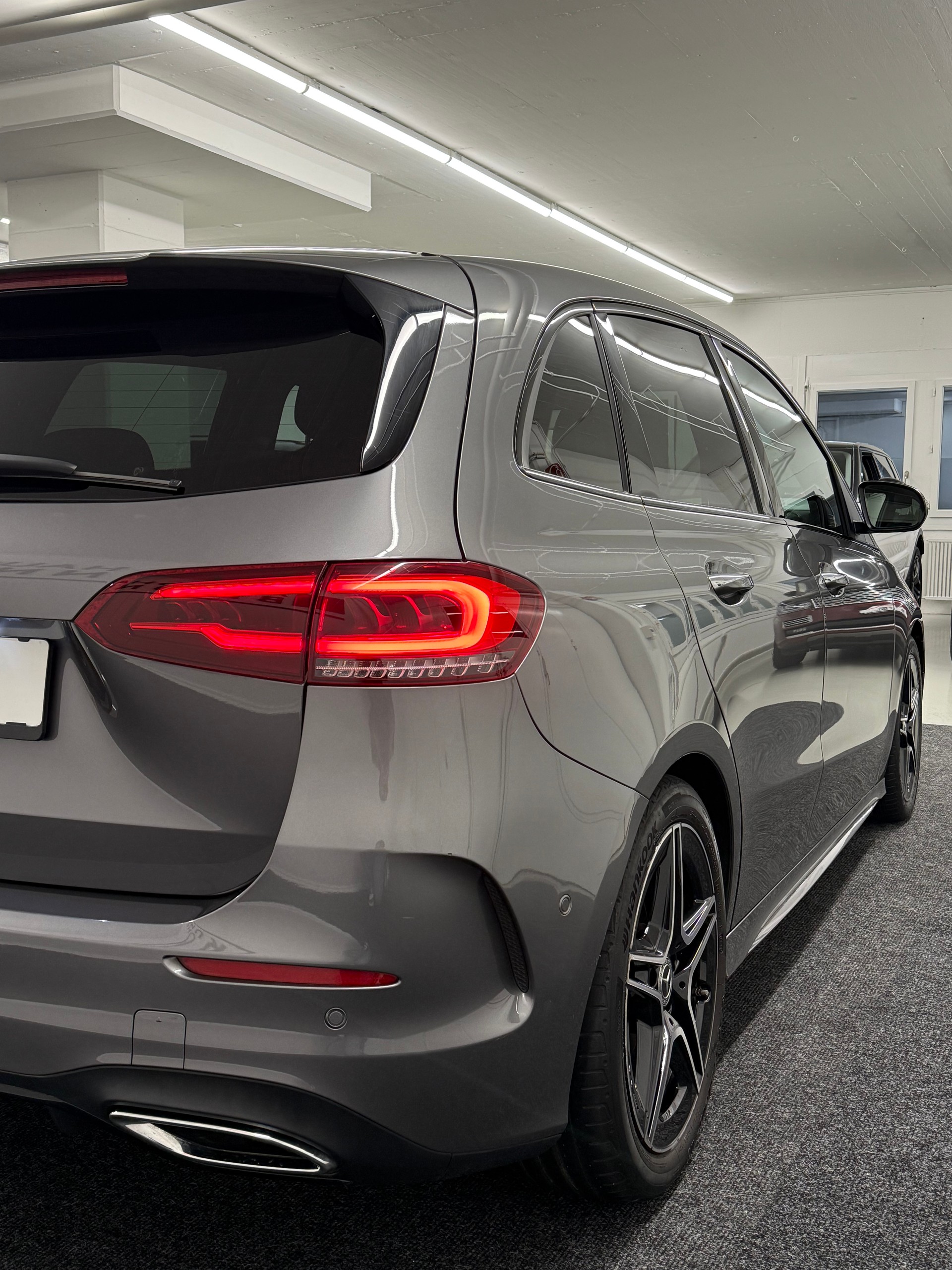 MERCEDES-BENZ B 200 AMG Line 7G-DCT-image-4