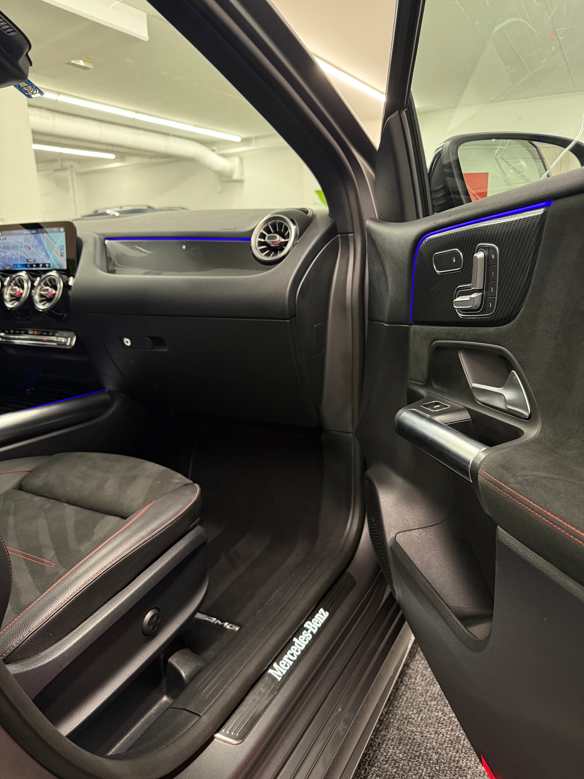 MERCEDES-BENZ B 200 AMG Line 7G-DCT-image-22