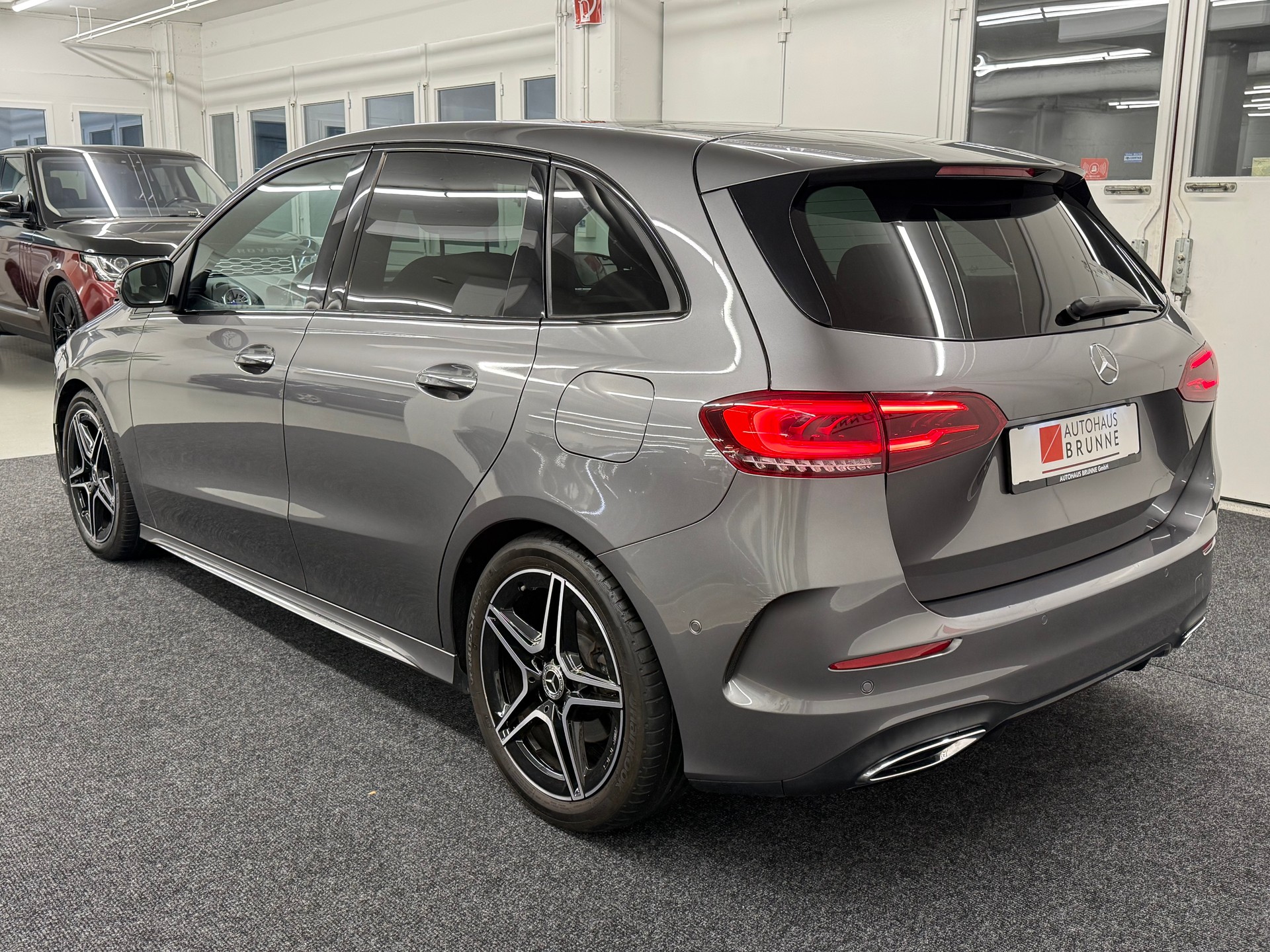 MERCEDES-BENZ B 200 AMG Line 7G-DCT-image-7