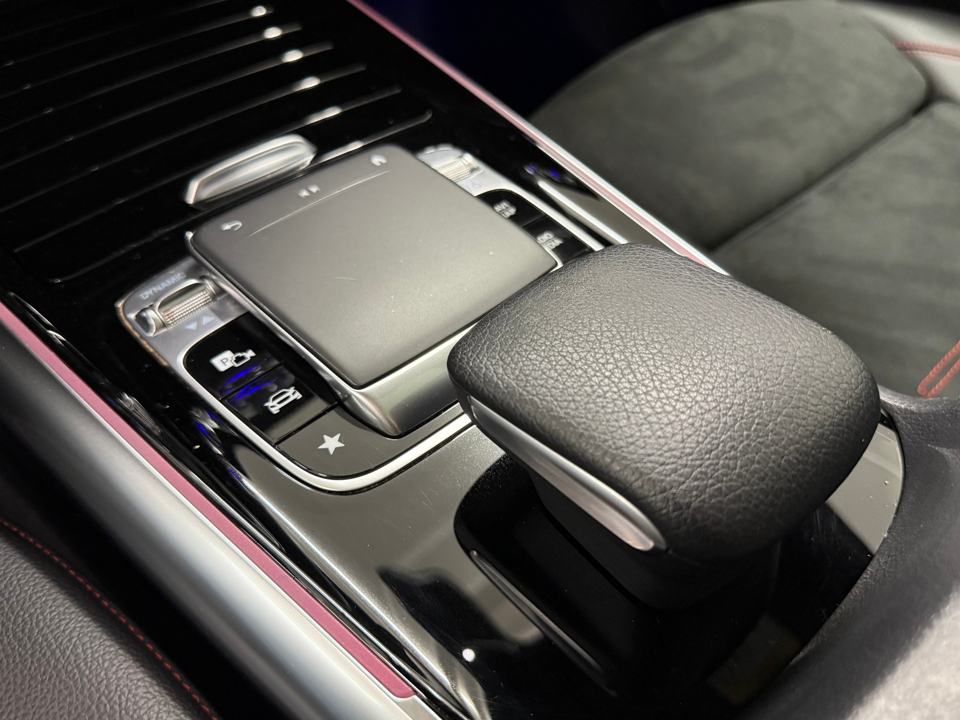 MERCEDES-BENZ B 200 AMG Line 7G-DCT-image-18