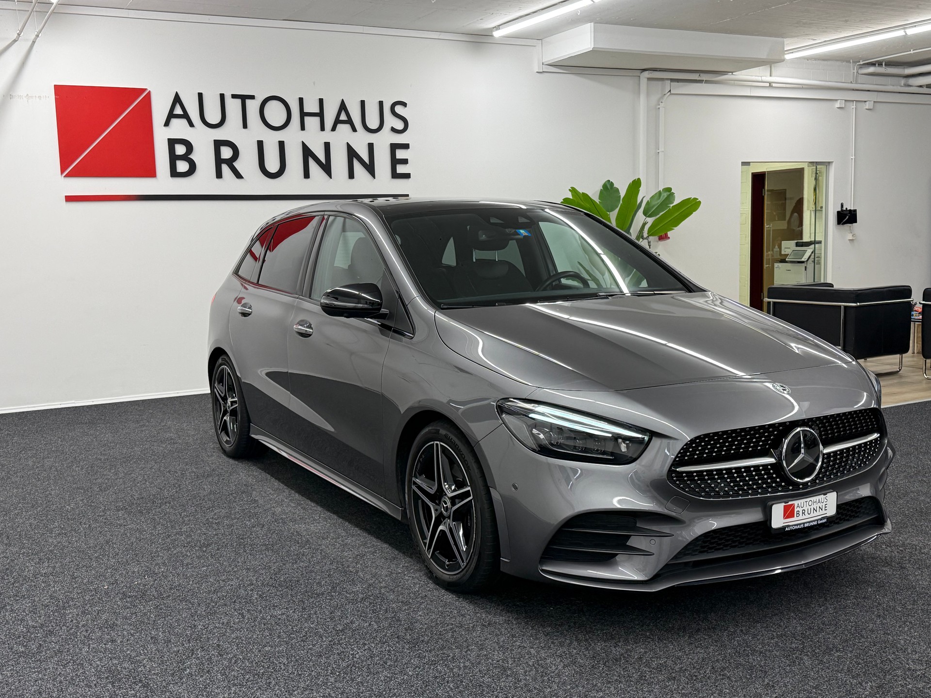 MERCEDES-BENZ B 200 AMG Line 7G-DCT-image-2