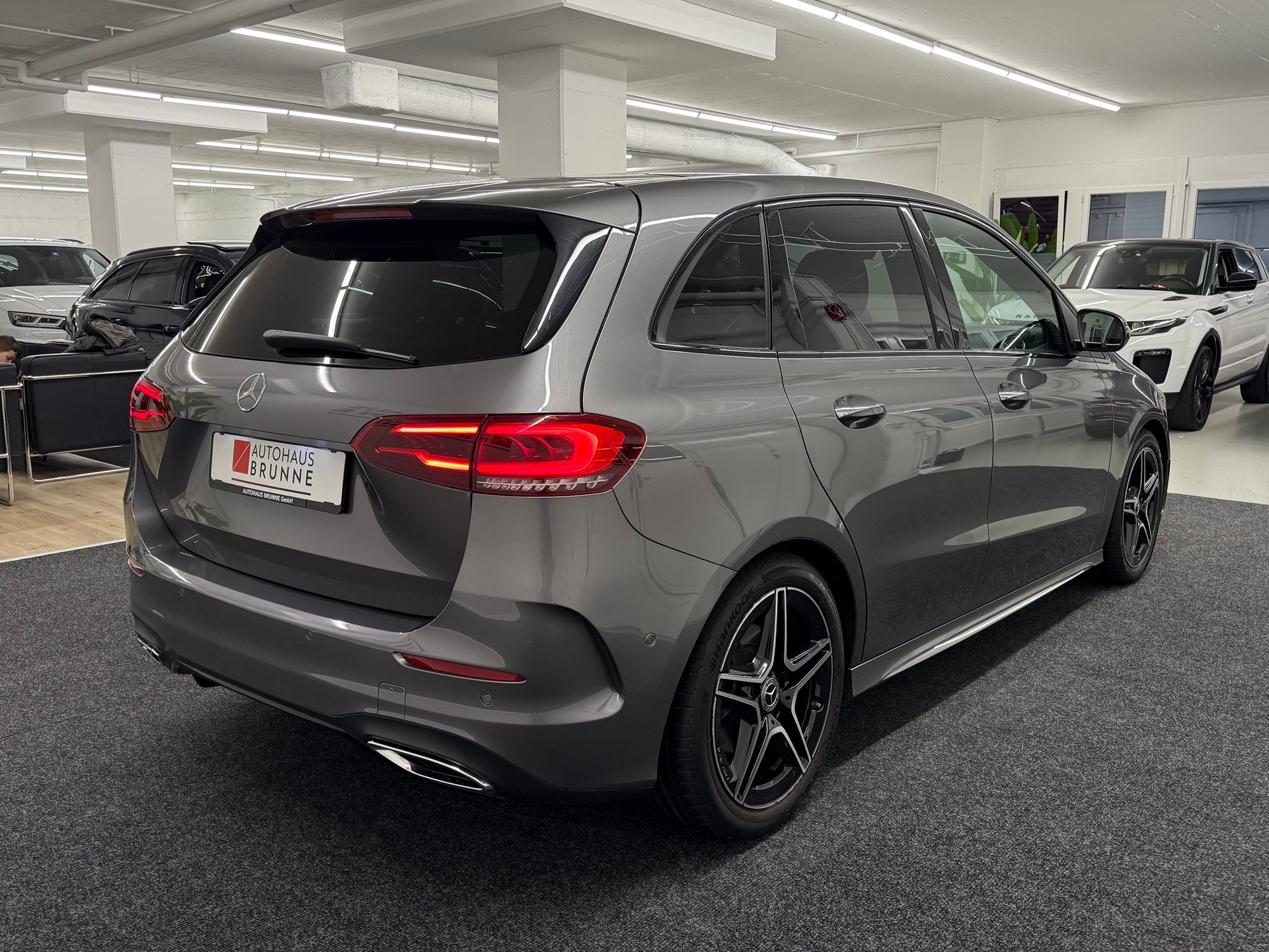 MERCEDES-BENZ B 200 AMG Line 7G-DCT-image-3