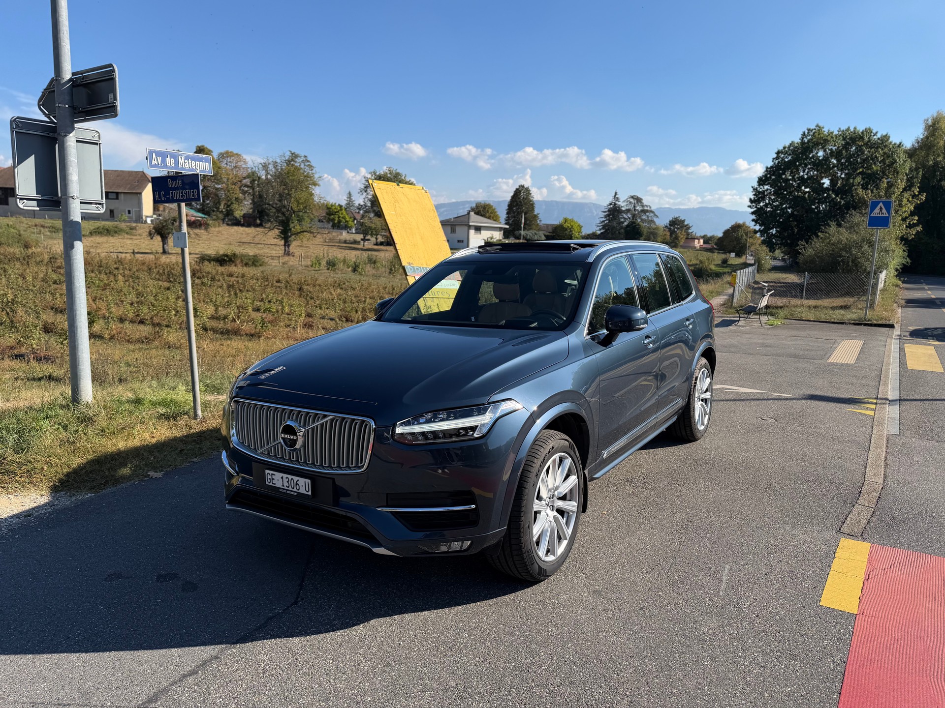 VOLVO XC90 D5 AWD Momentum Geartronic-image-2