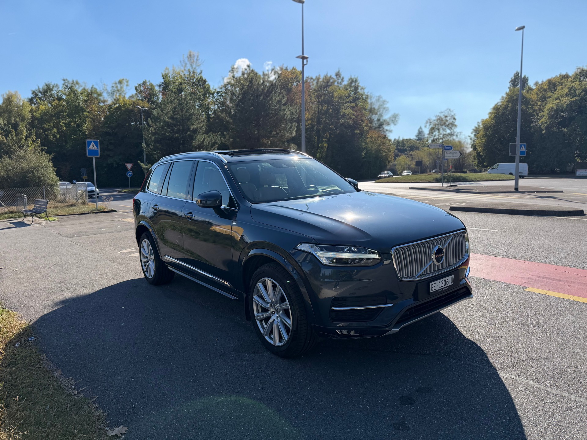 VOLVO XC90 D5 AWD Momentum Geartronic-image-1