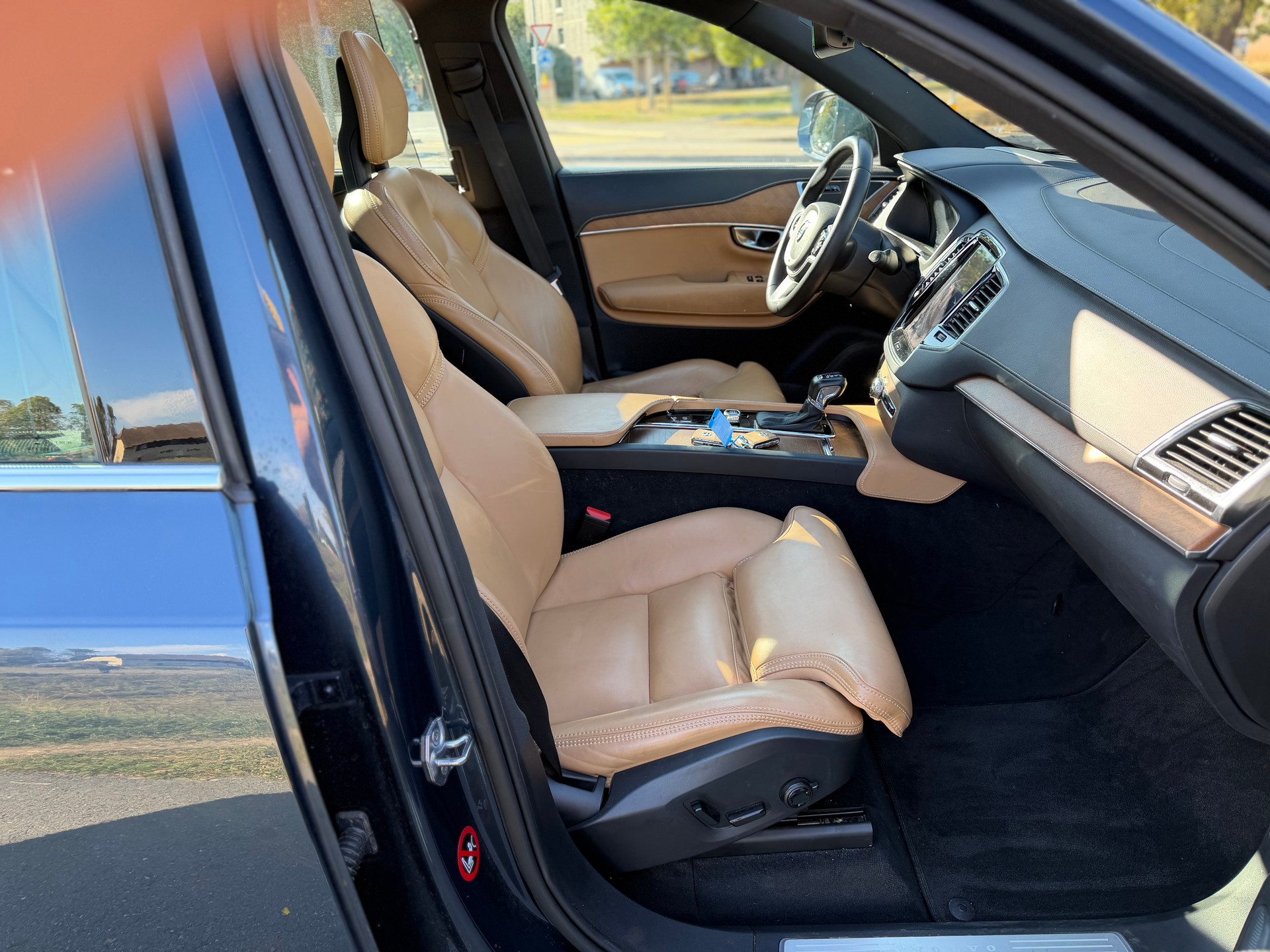 VOLVO XC90 D5 AWD Momentum Geartronic-image-7