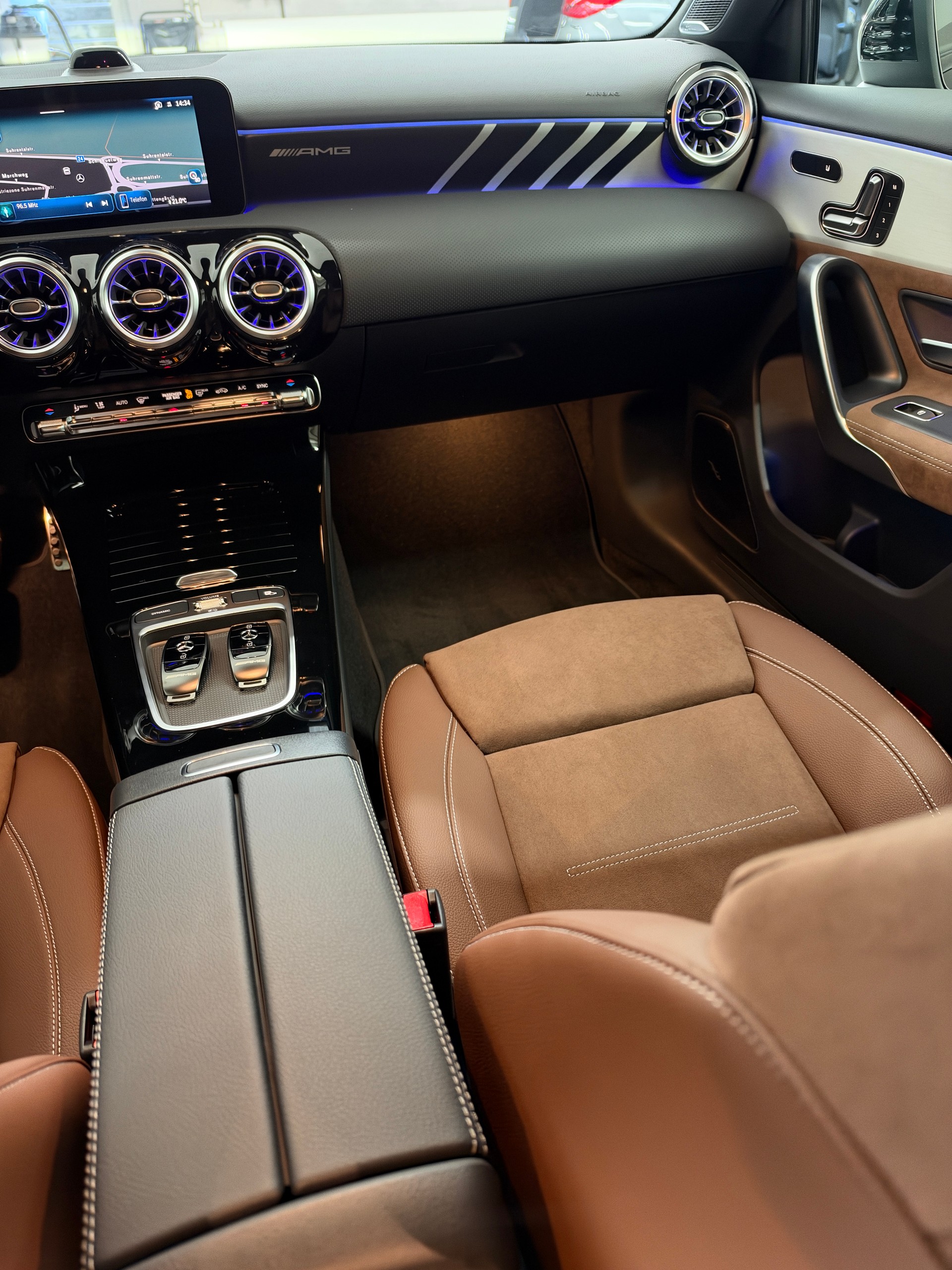 MERCEDES-BENZ A AMG 35 4Matic-image-15