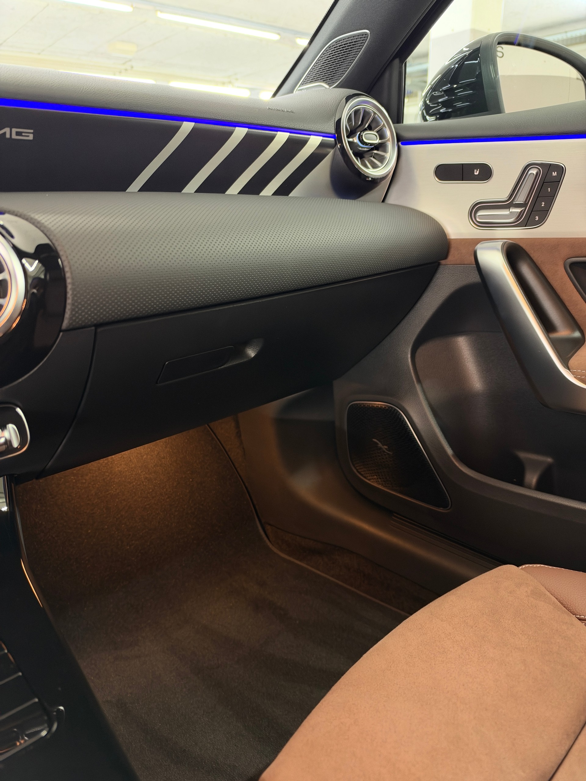 MERCEDES-BENZ A AMG 35 4Matic-image-10