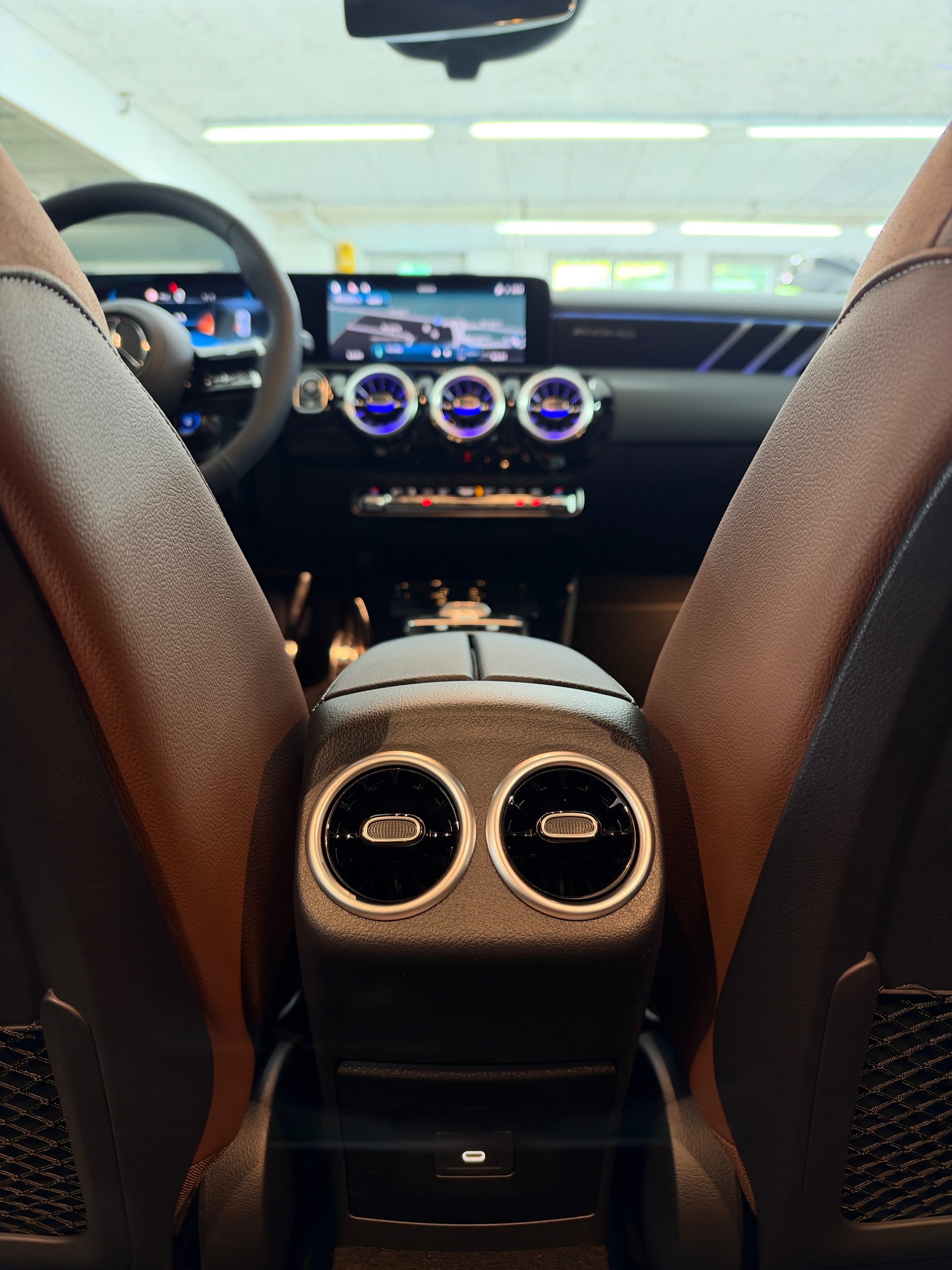 MERCEDES-BENZ A AMG 35 4Matic-image-12
