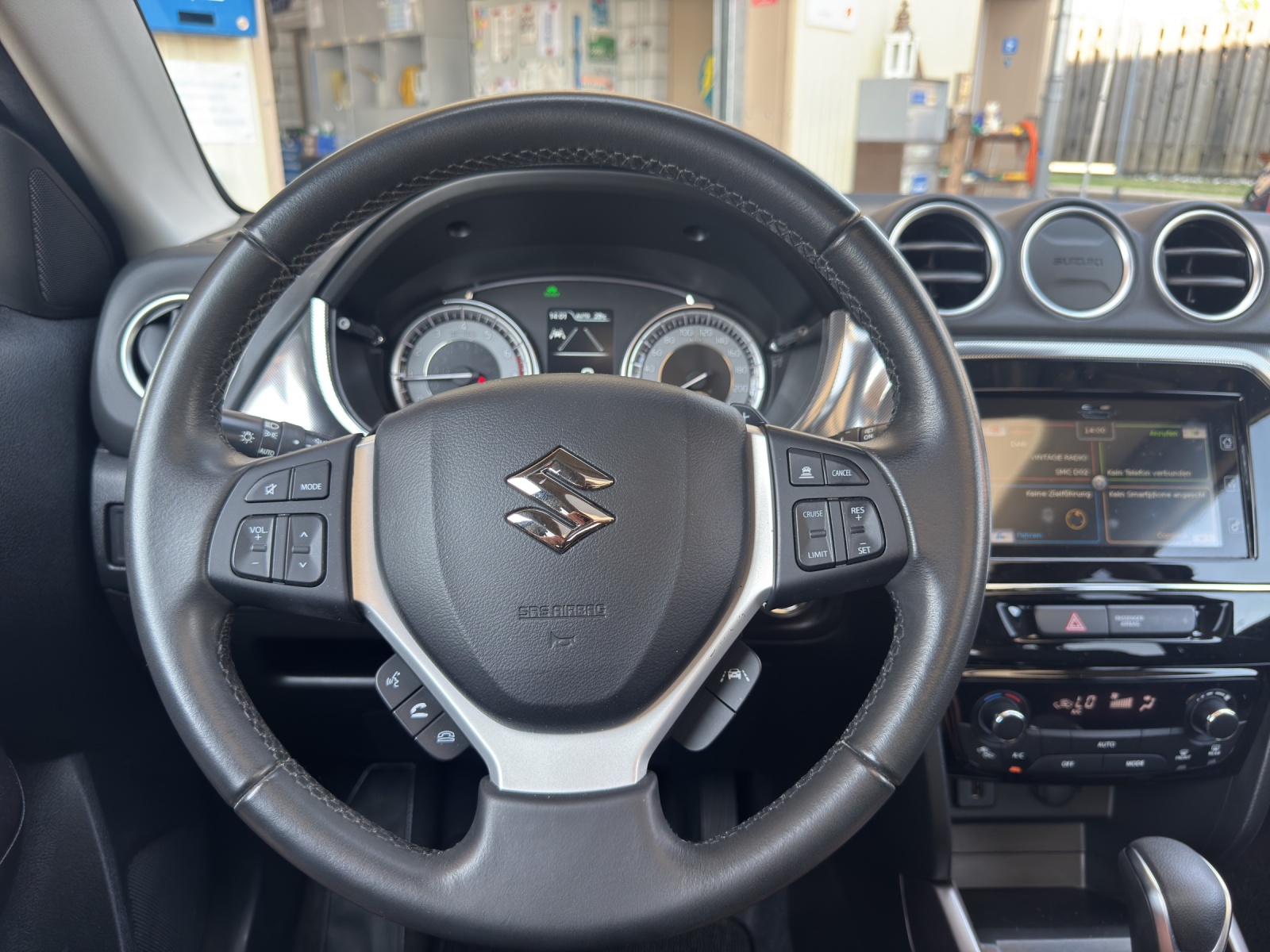SUZUKI Vitara 1.5 Hybrid Compact + 4x4 AGS-image-13