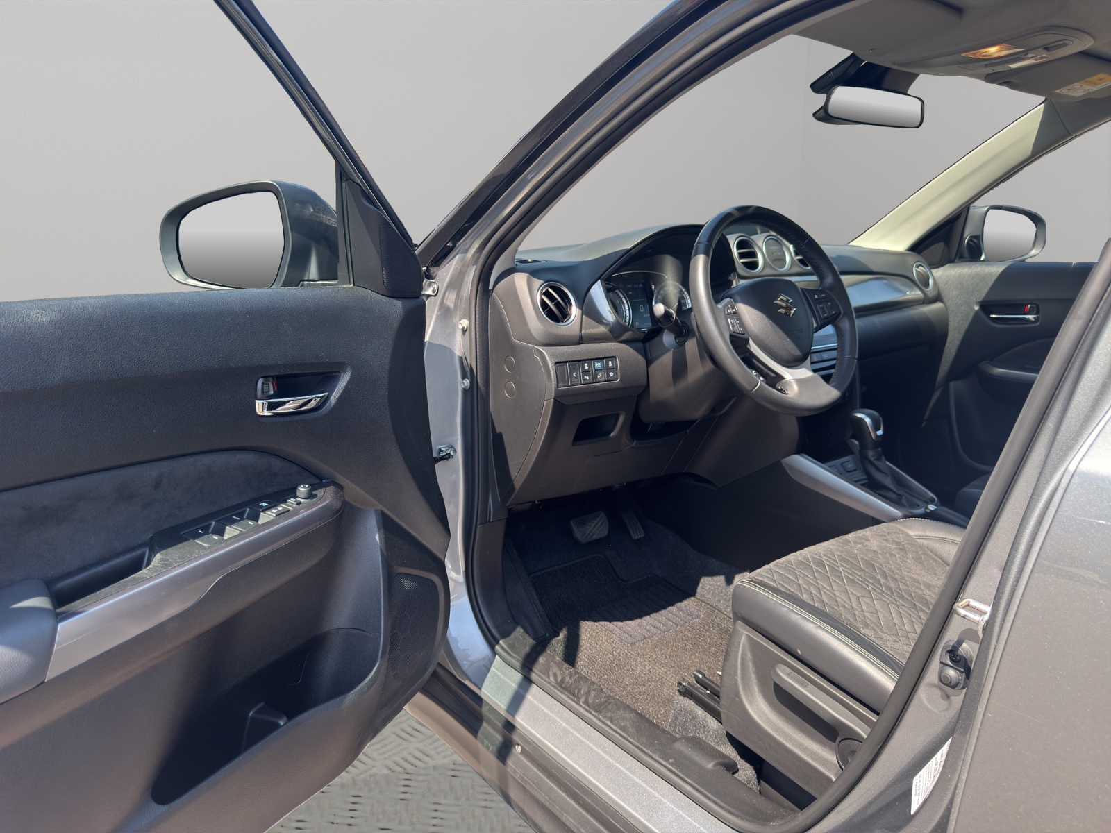 SUZUKI Vitara 1.5 Hybrid Compact + 4x4 AGS-image-16