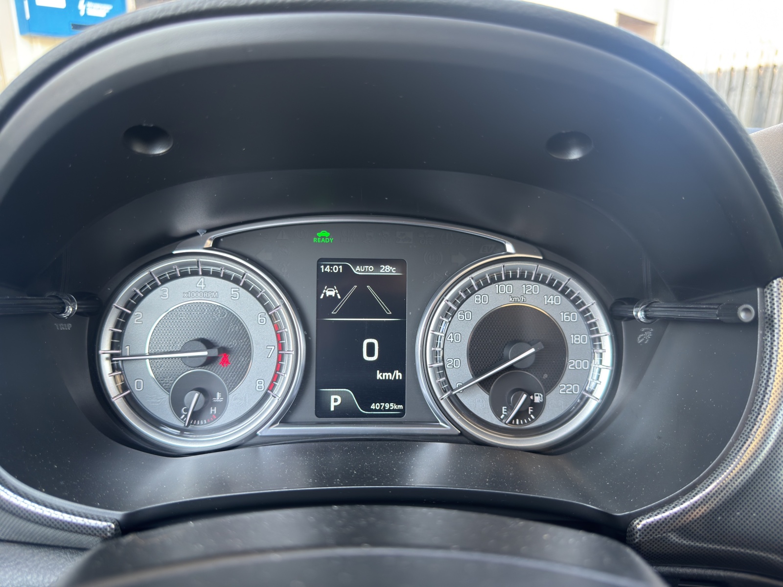 SUZUKI Vitara 1.5 Hybrid Compact + 4x4 AGS-image-14