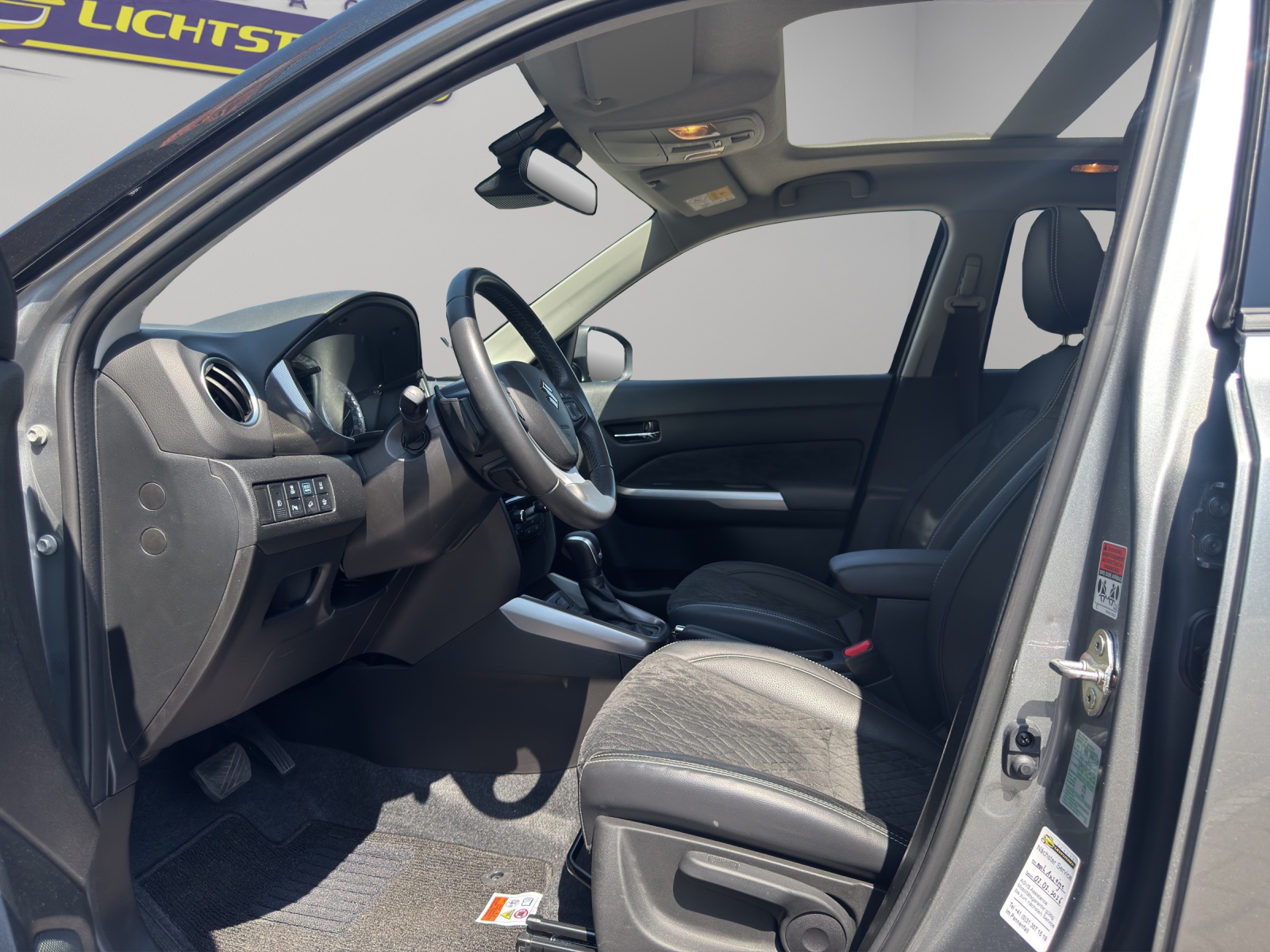 SUZUKI Vitara 1.5 Hybrid Compact + 4x4 AGS-image-10