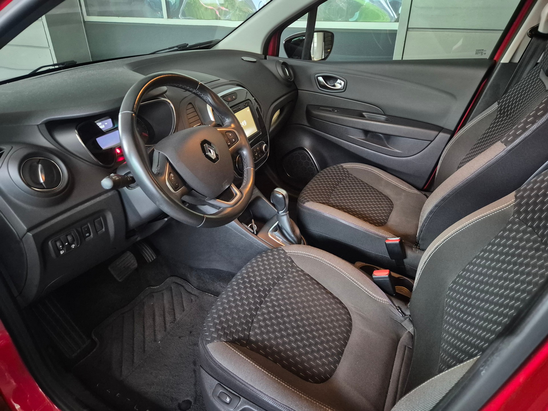 RENAULT Captur 1.2 T 16V Intens EDC-image-6