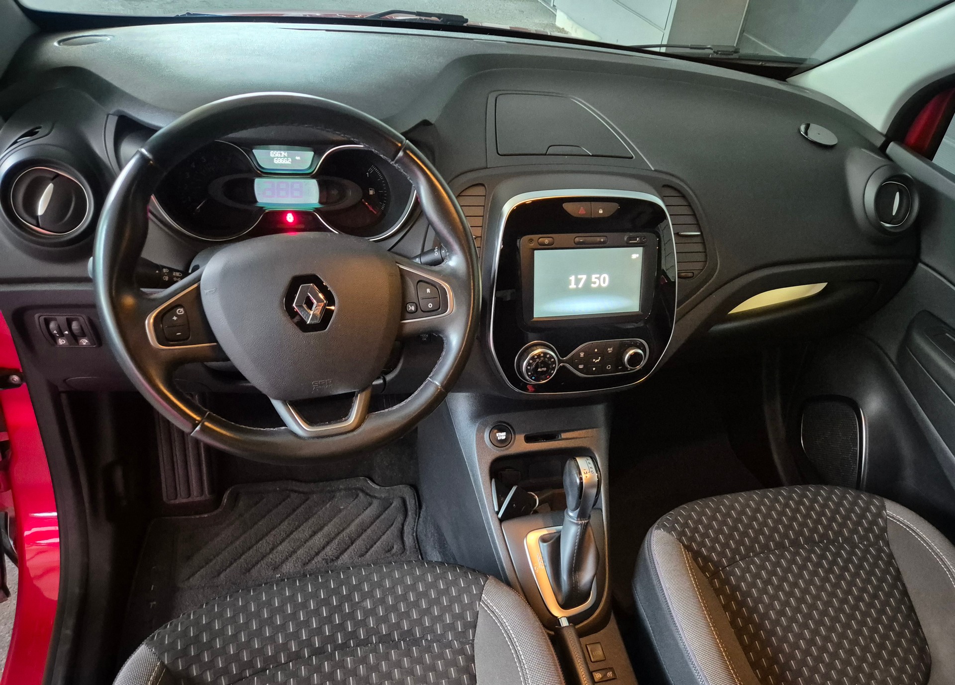 RENAULT Captur 1.2 T 16V Intens EDC-image-5