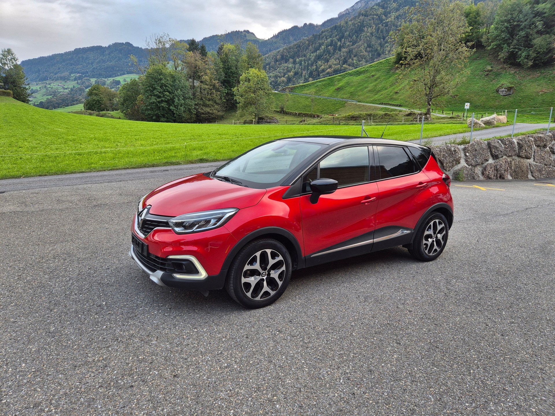 RENAULT Captur 1.2 T 16V Intens EDC-image-1