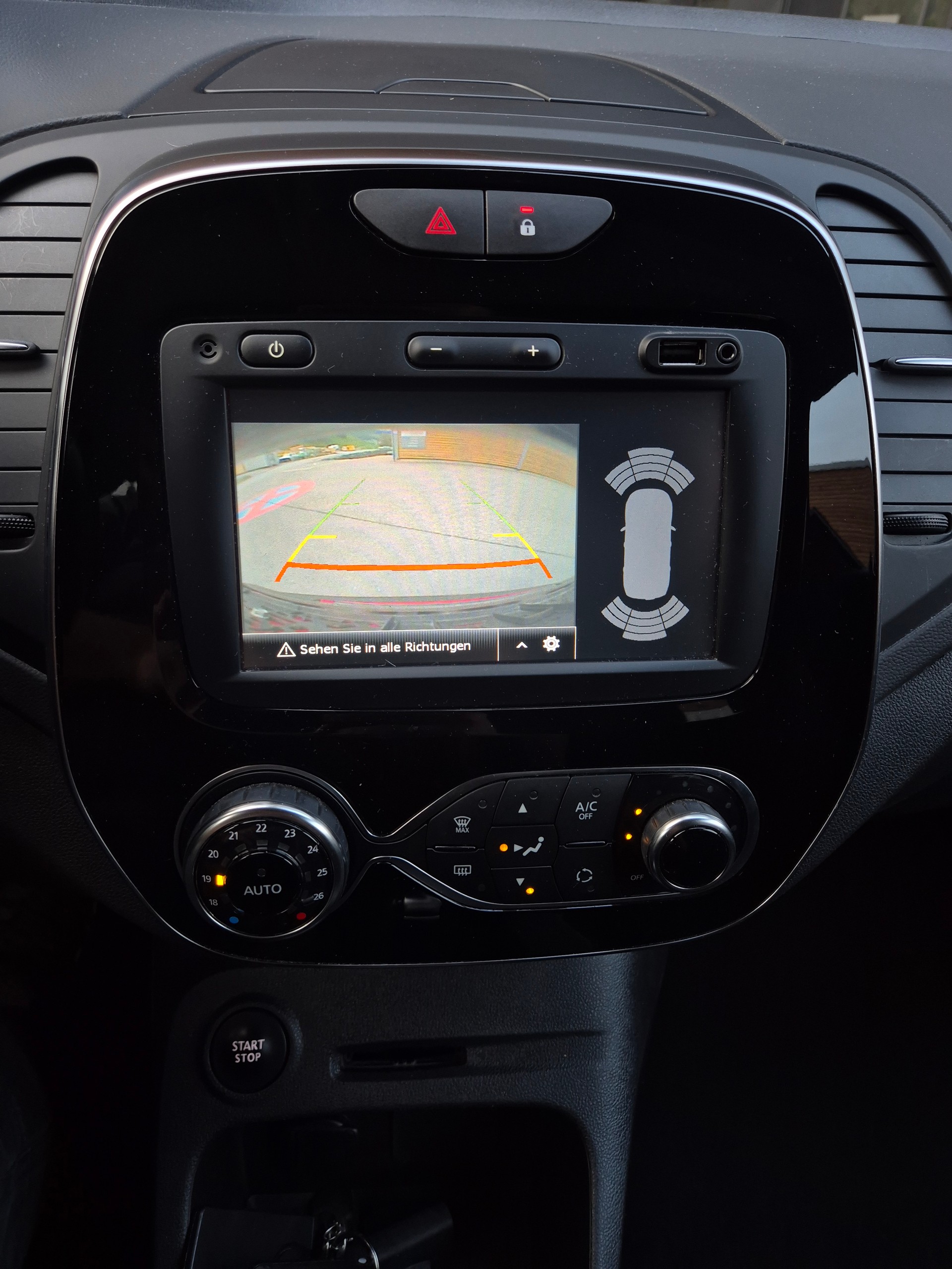 RENAULT Captur 1.2 T 16V Intens EDC-image-8