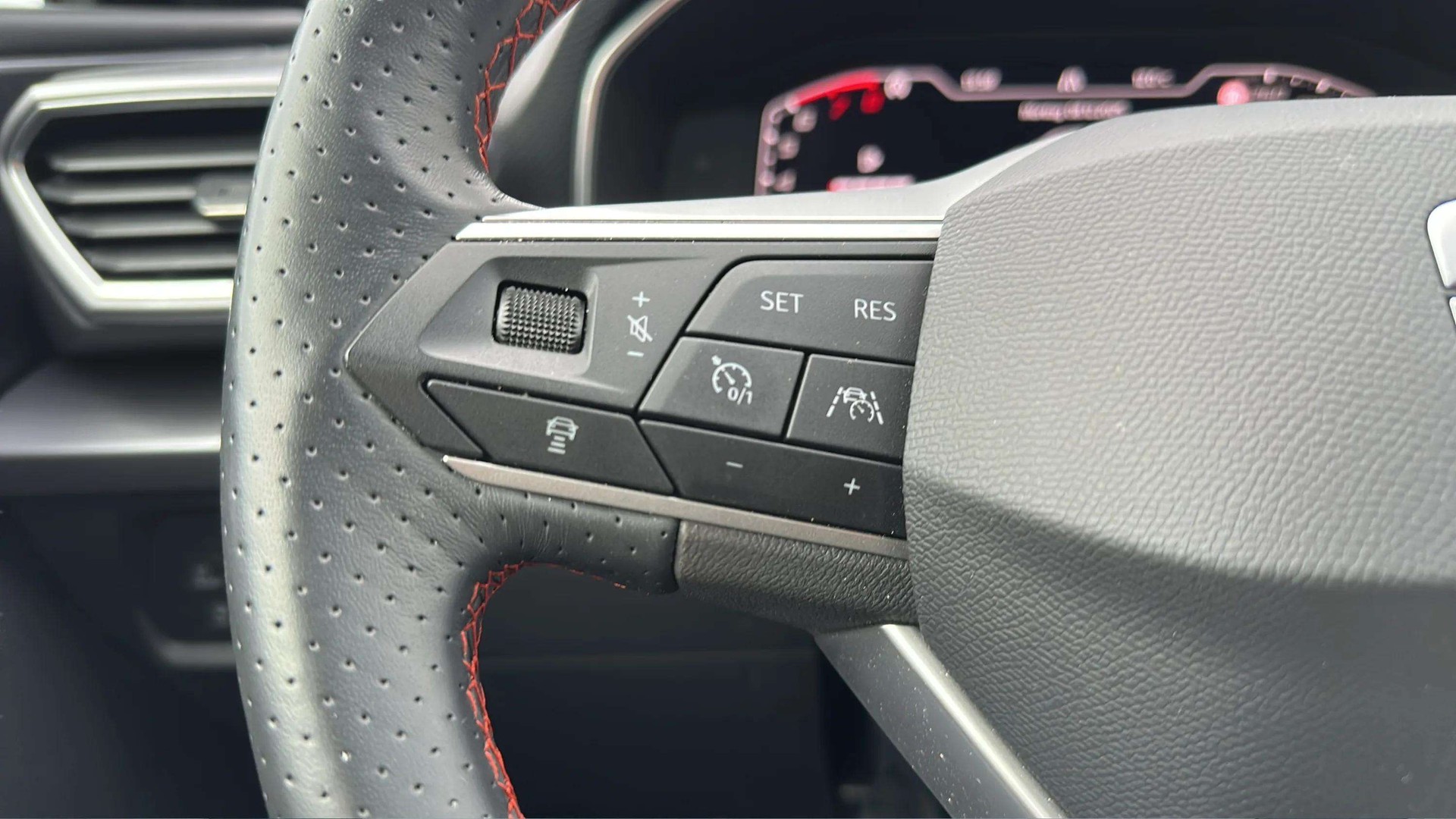 SEAT Leon ST 1.5 eTSI mHEV DSG FR 150PS mit 5J Werksgarantie oder bis 100000km-image-23