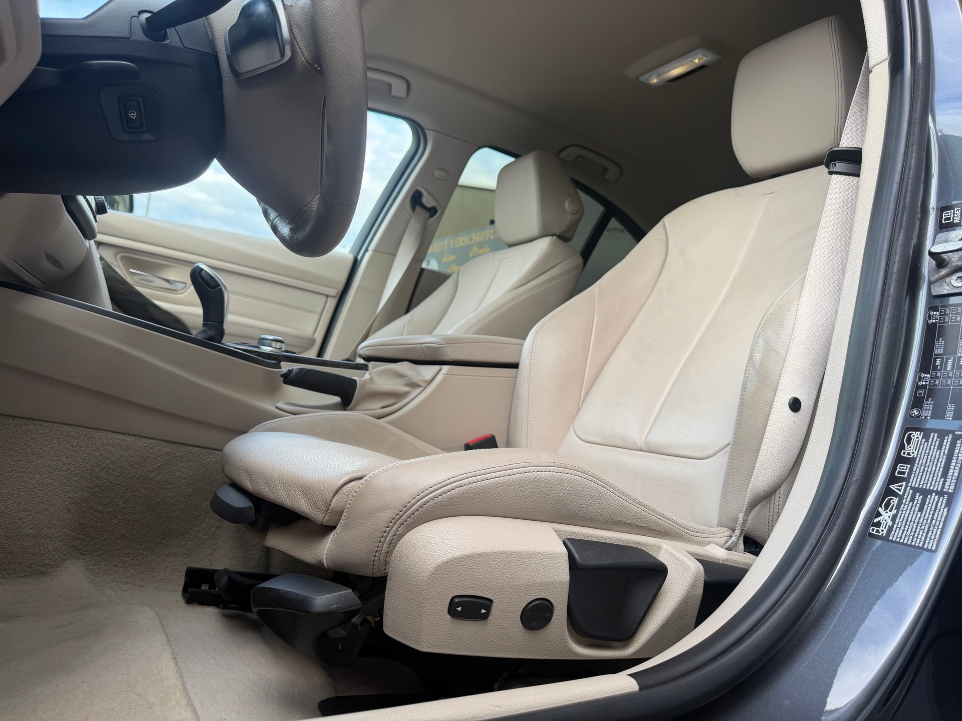 BMW 335i xDrive Modern Line Steptronic-image-7