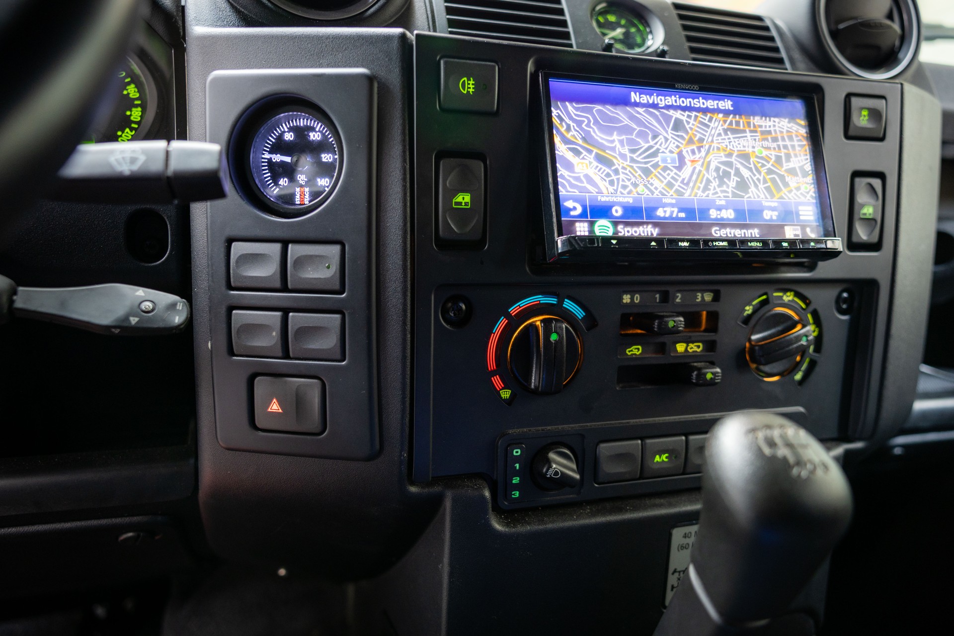 LAND ROVER Defender 130 2.2 TD4-image-11
