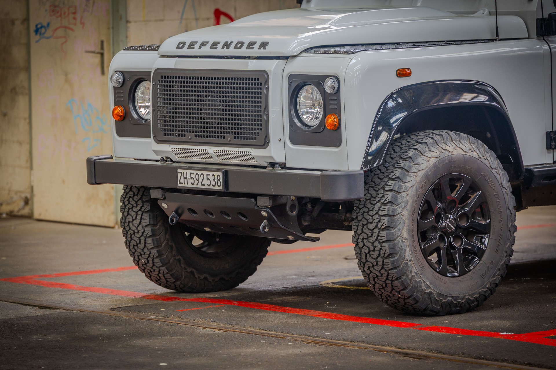 LAND ROVER Defender 130 2.2 TD4-image-4