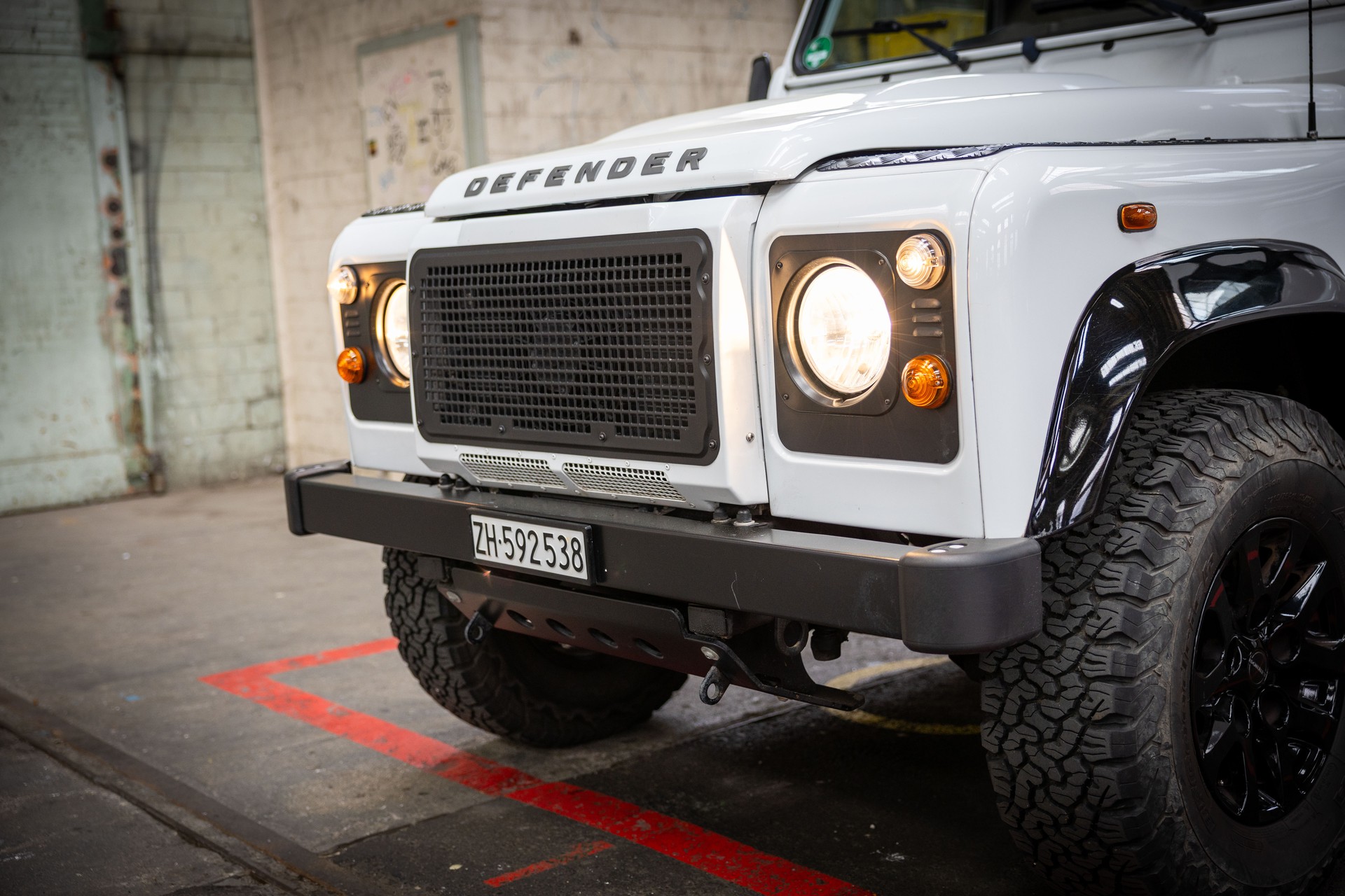LAND ROVER Defender 130 2.2 TD4-image-13
