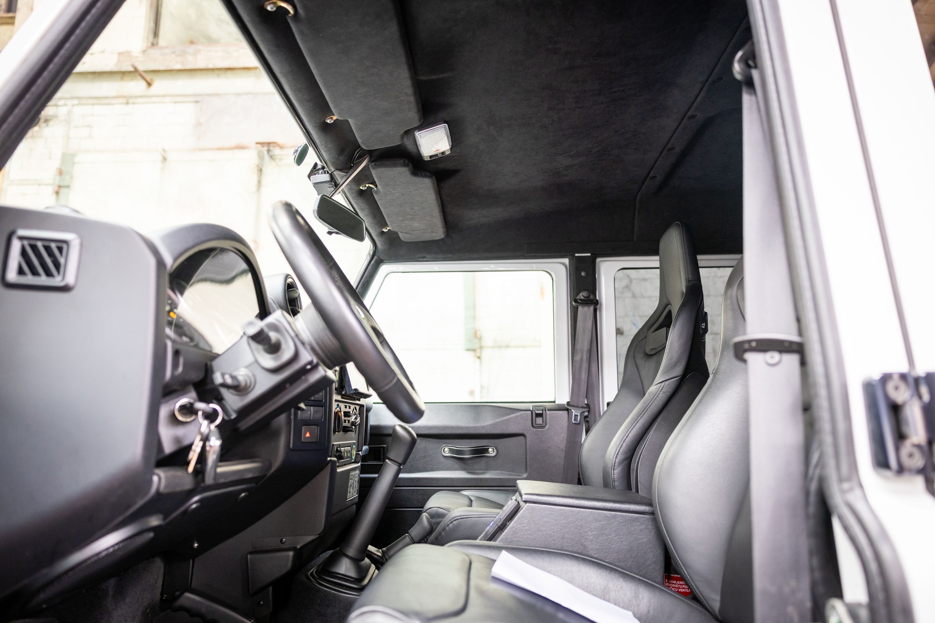 LAND ROVER Defender 130 2.2 TD4-image-12