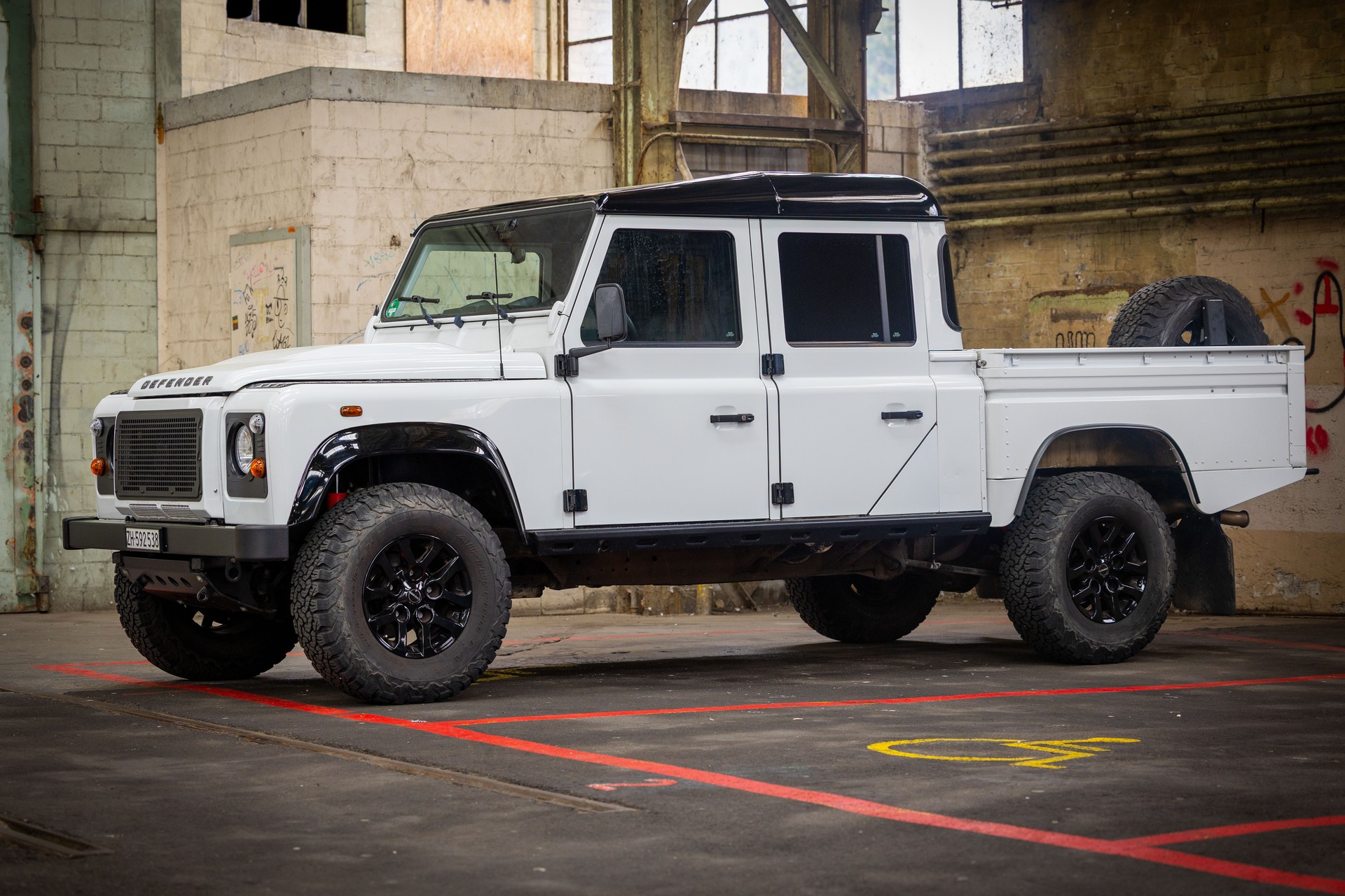 LAND ROVER Defender 130 2.2 TD4-image-5