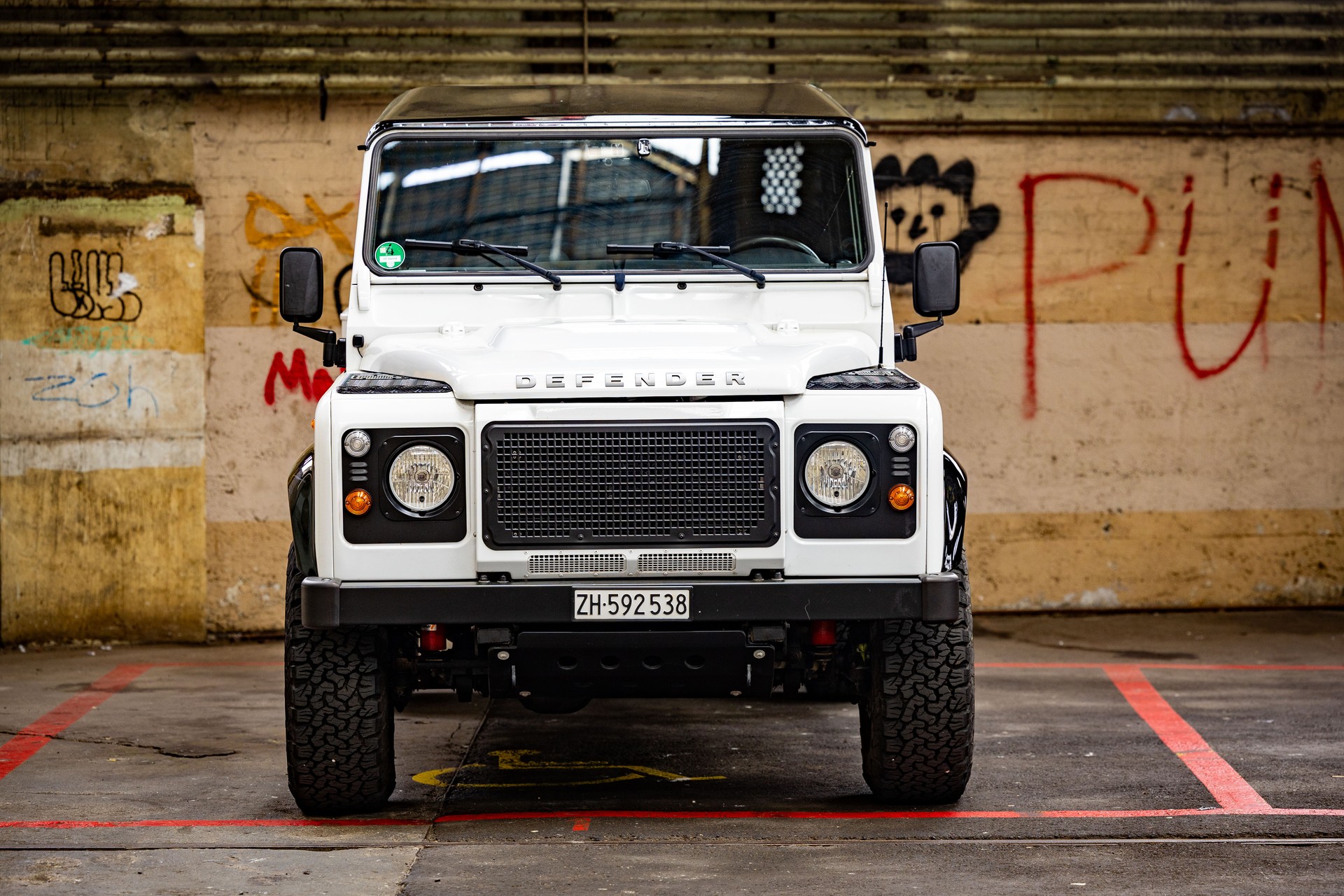 LAND ROVER Defender 130 2.2 TD4-image-0