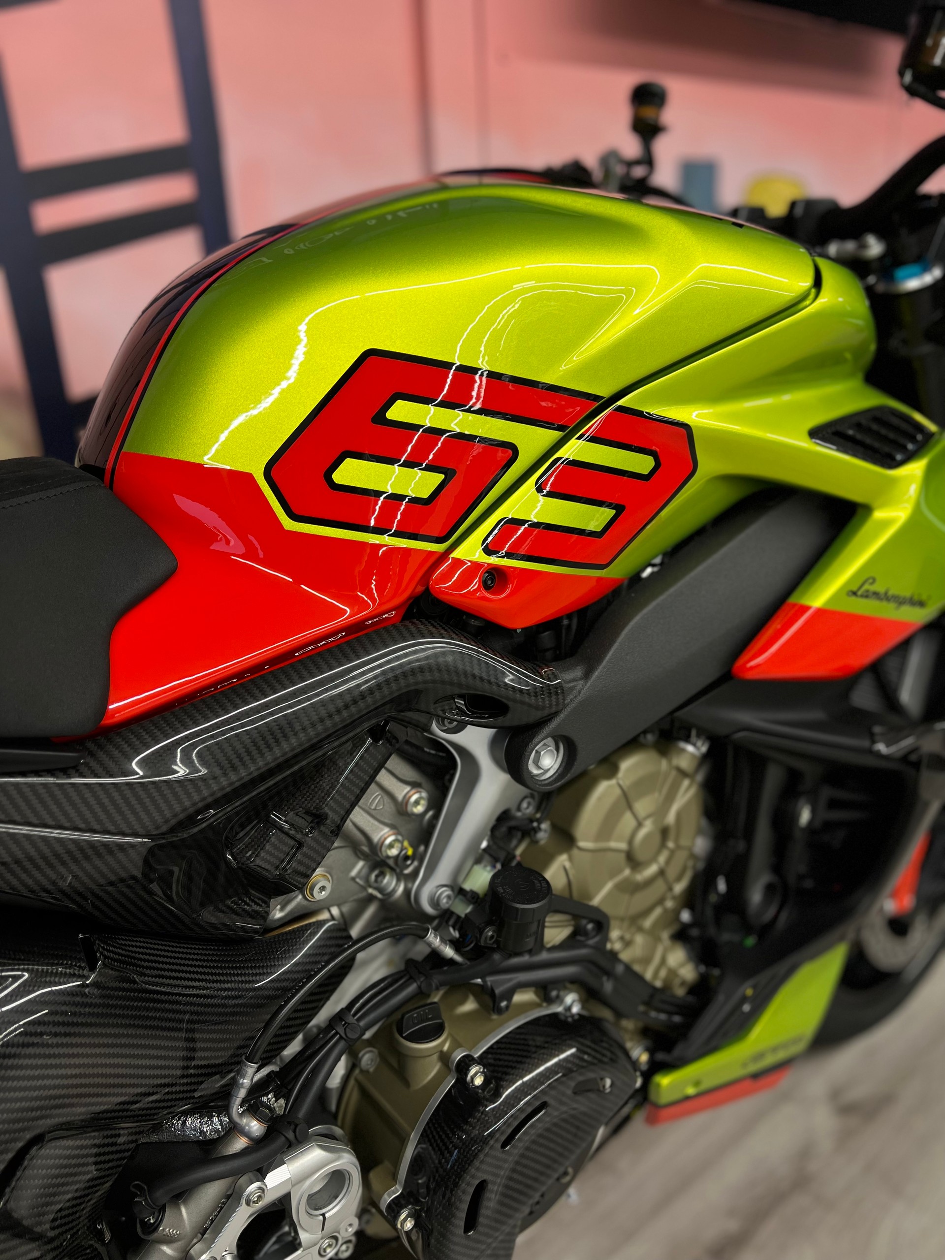 DUCATI STREETFIGHTER V4 S-showroom-element-2
