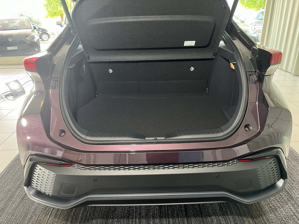 TOYOTA C-HR 2.0 PHEV Style-image-10