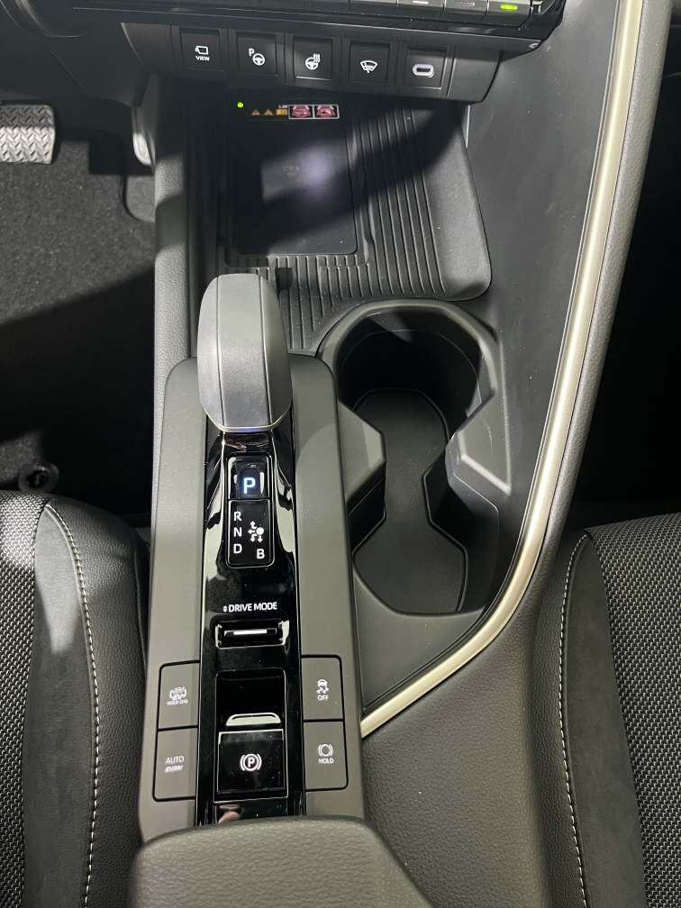 TOYOTA C-HR 2.0 PHEV Style-image-8