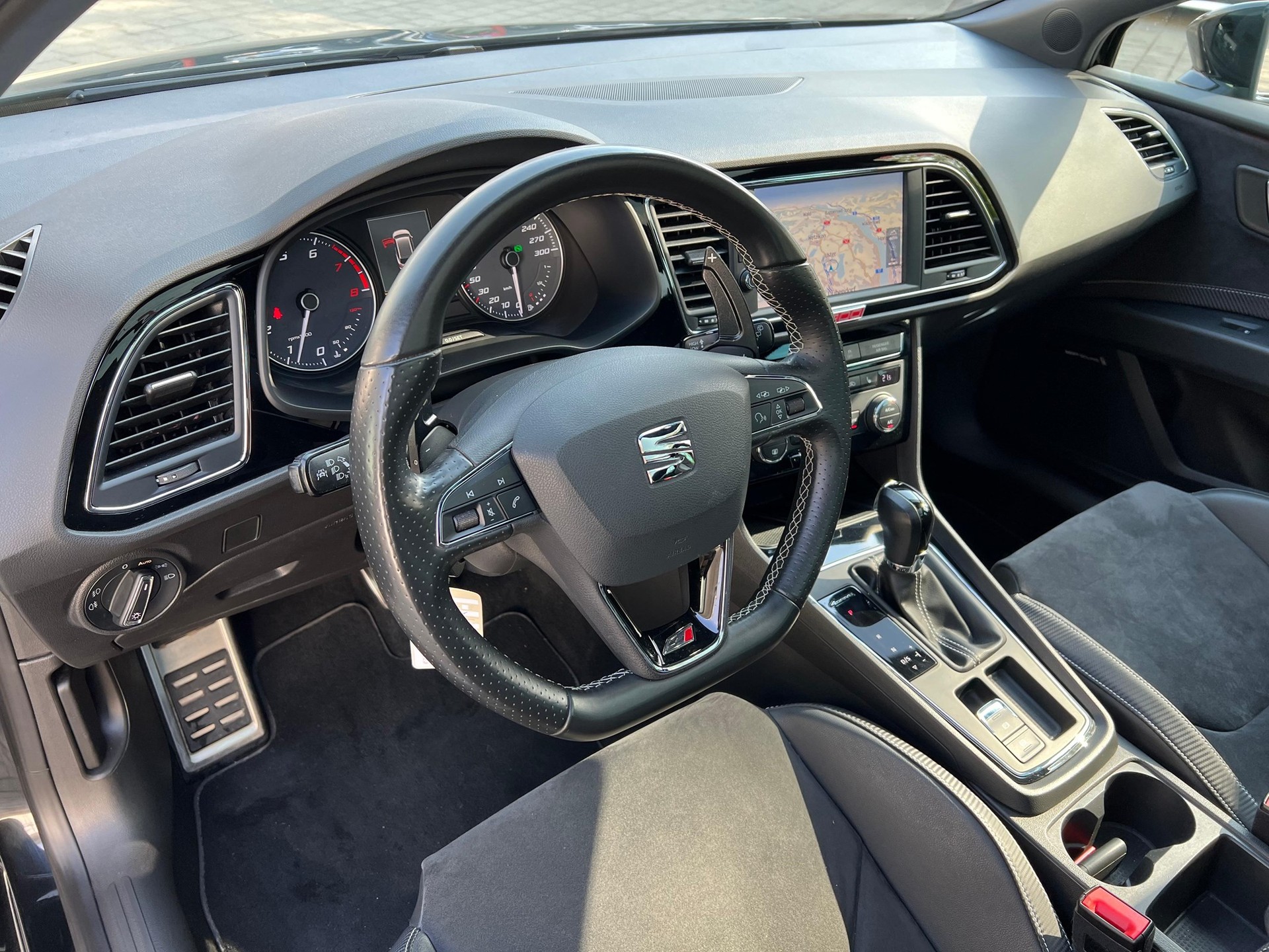 SEAT Leon ST 2.0 TSI 300 Cupra 4Drive DSG-image-7