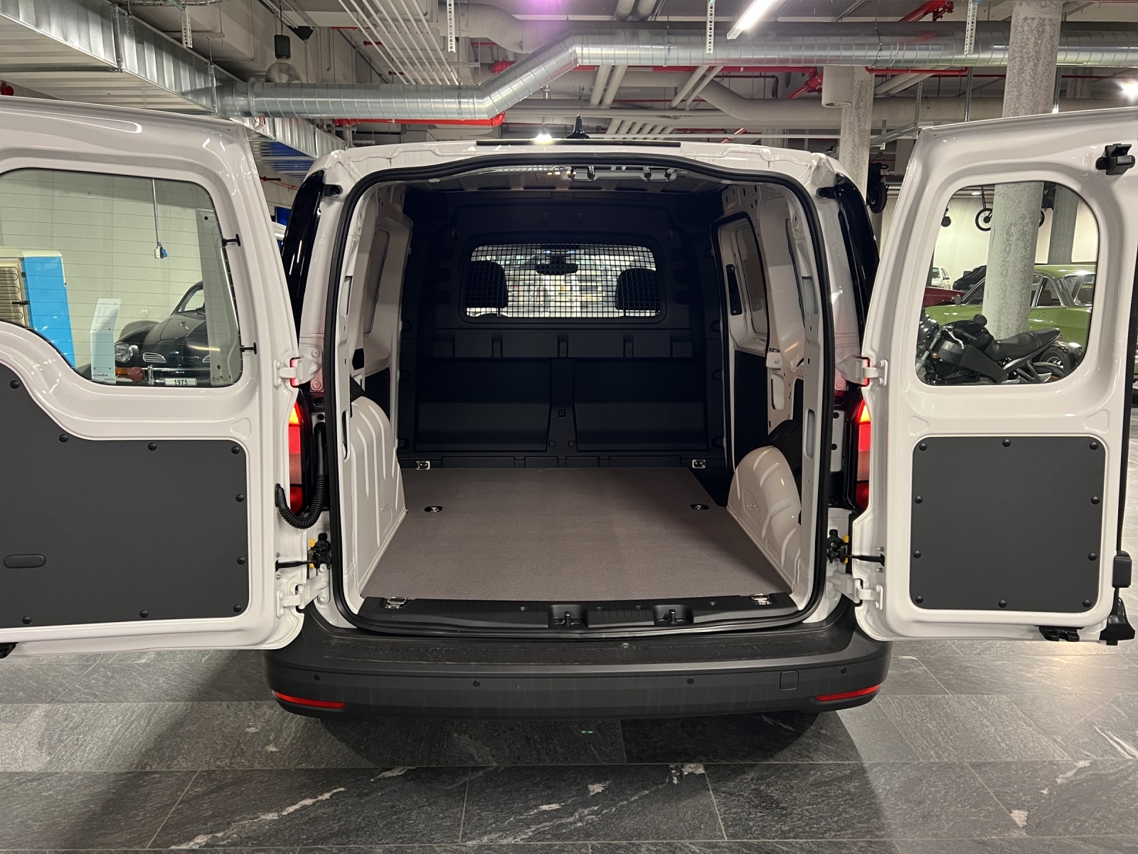 VW Caddy Cargo 1.5 TSI Entry-image-10