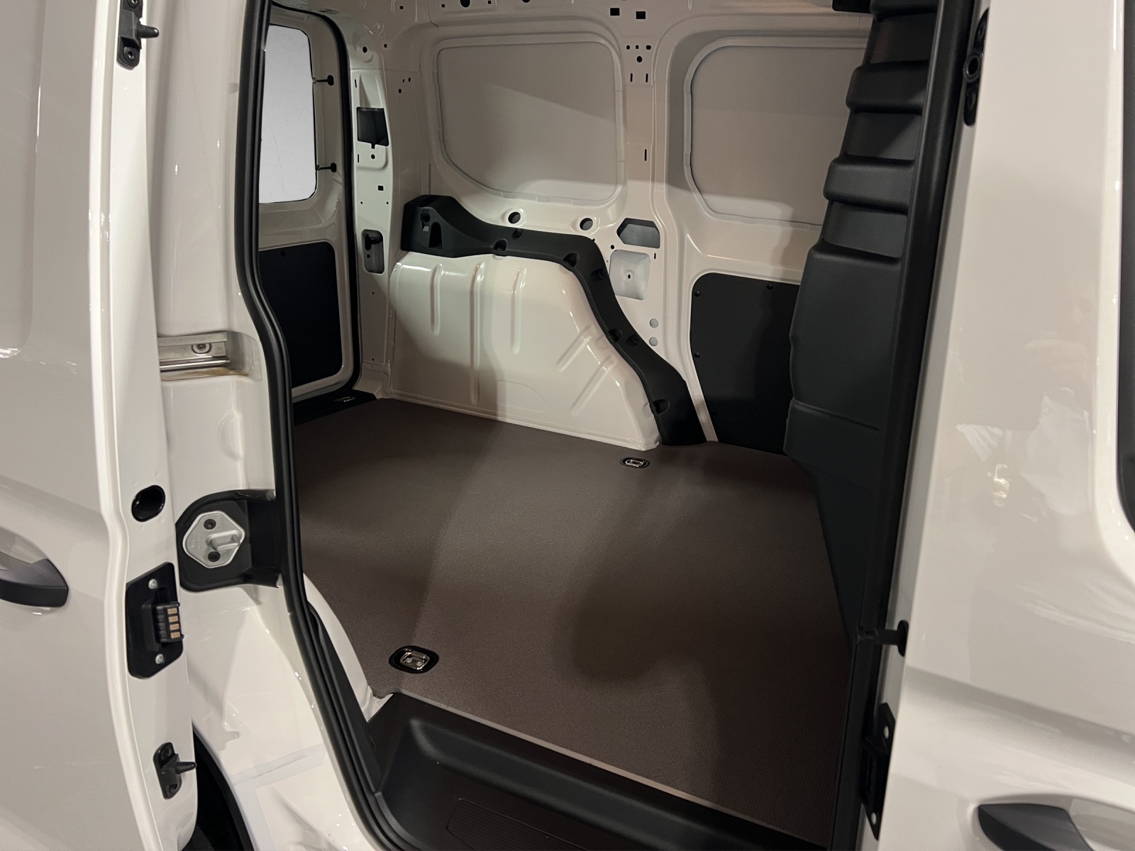VW Caddy Cargo 1.5 TSI Entry-image-8