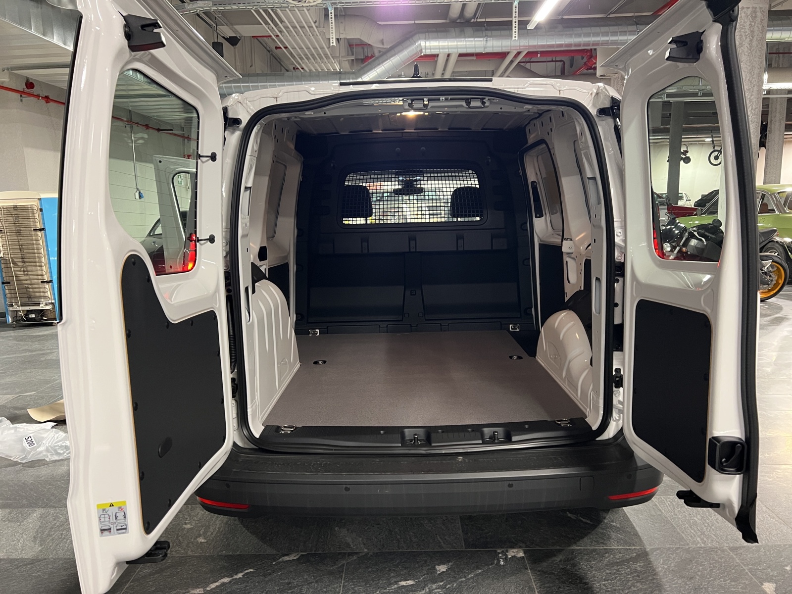 VW Caddy Cargo 1.5 TSI Entry-image-9