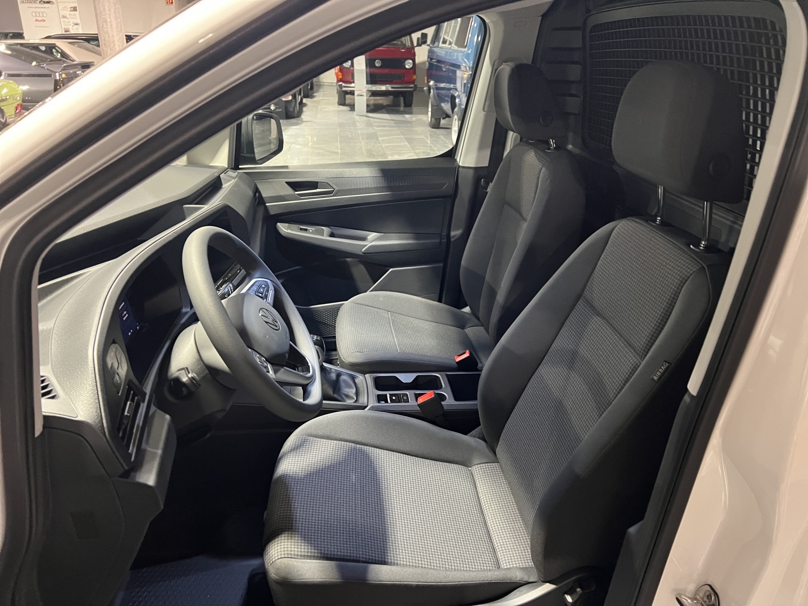 VW Caddy Cargo 1.5 TSI Entry-image-6