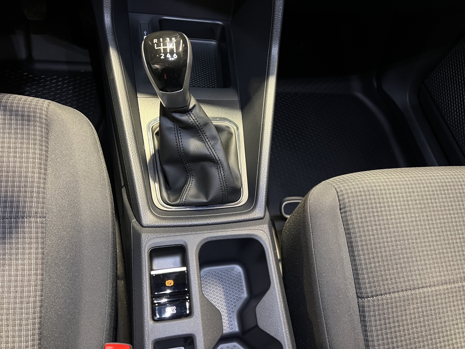 VW Caddy Cargo 1.5 TSI Entry-image-13