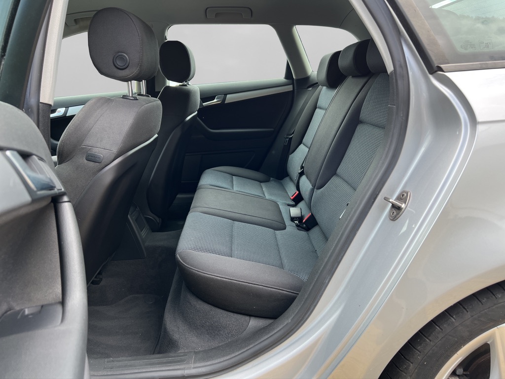 AUDI A3 Sportback 1.8 TFSI Attraction-image-9