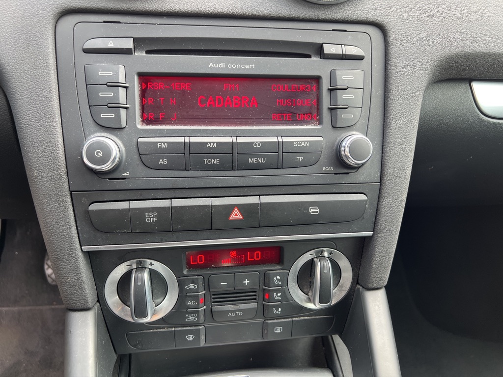 AUDI A3 Sportback 1.8 TFSI Attraction-image-12