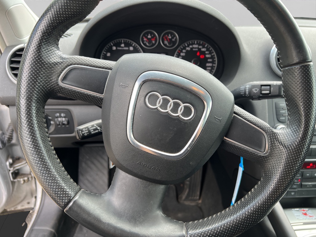 AUDI A3 Sportback 1.8 TFSI Attraction-image-13