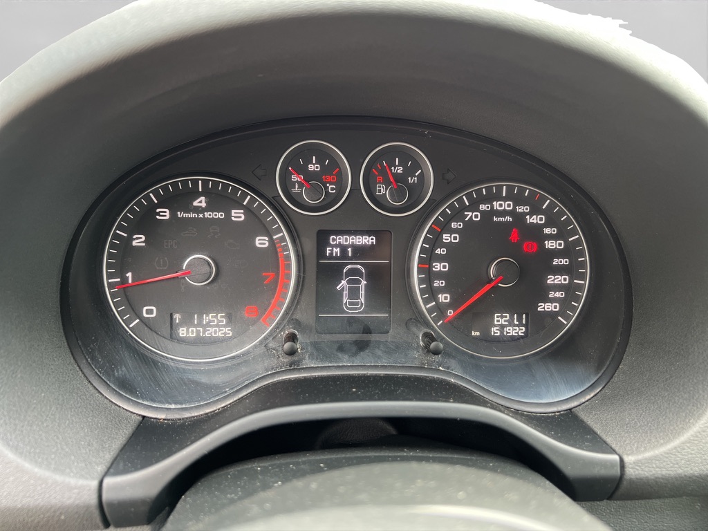 AUDI A3 Sportback 1.8 TFSI Attraction-image-14